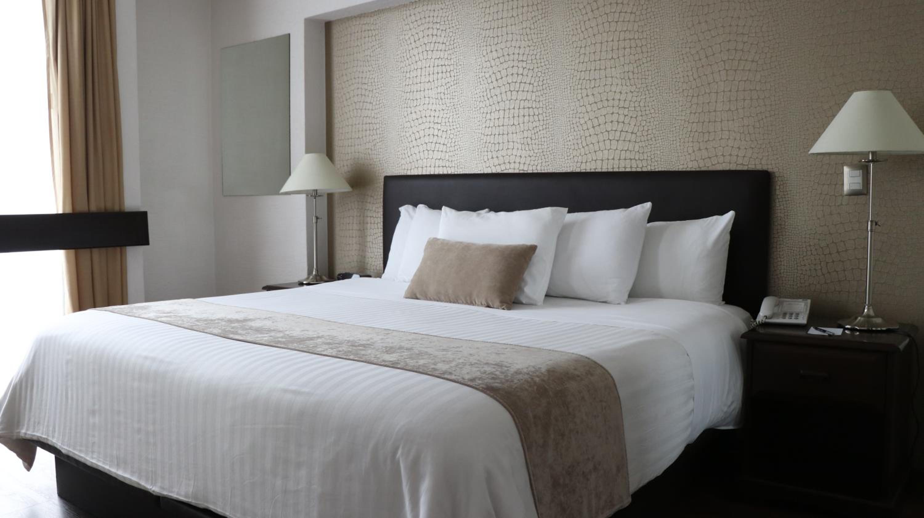 Superior Room with King Size bed - Photo 11