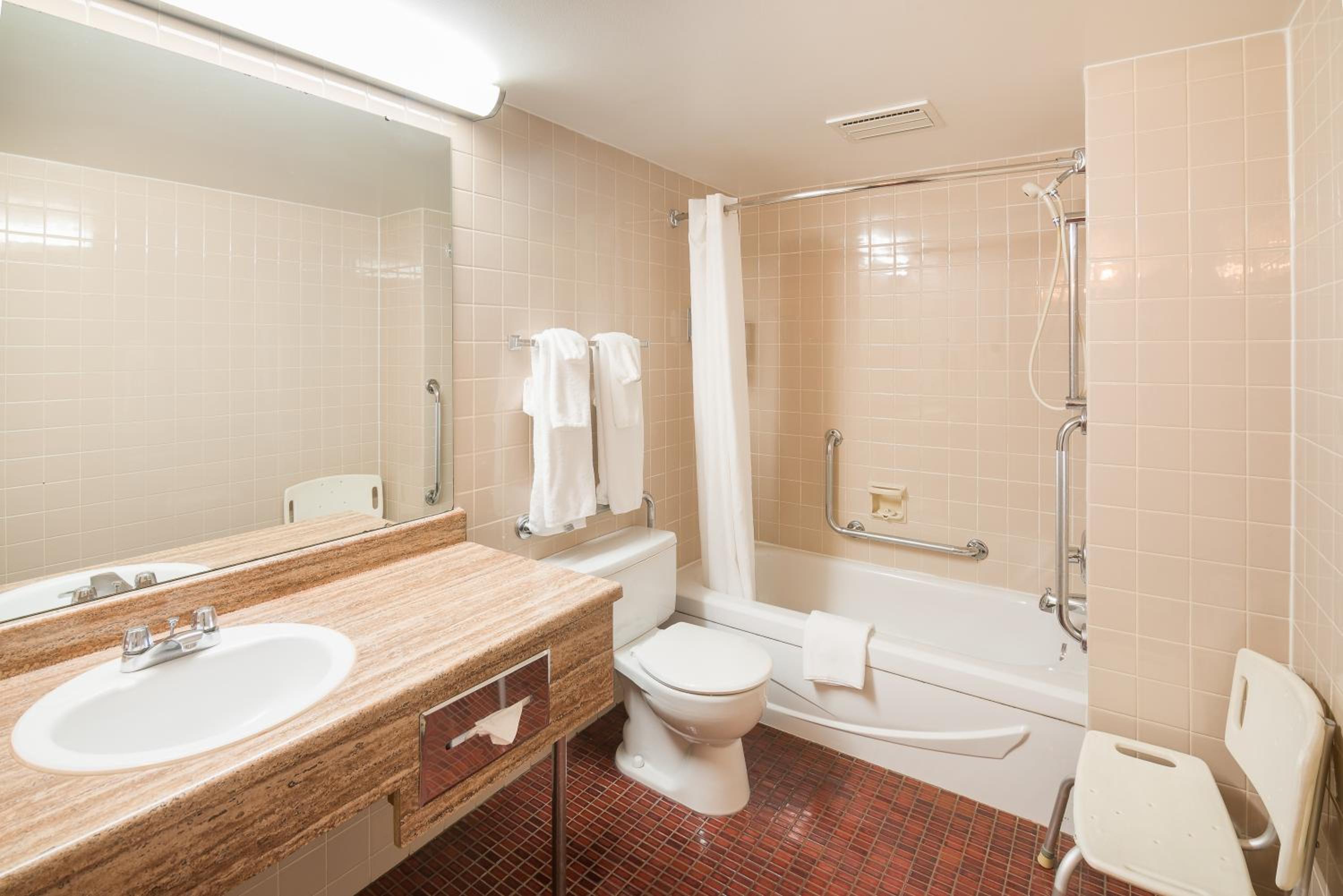 Double Room with Two Double Beds - Mobility Access/Non-Smoking - Photo 2