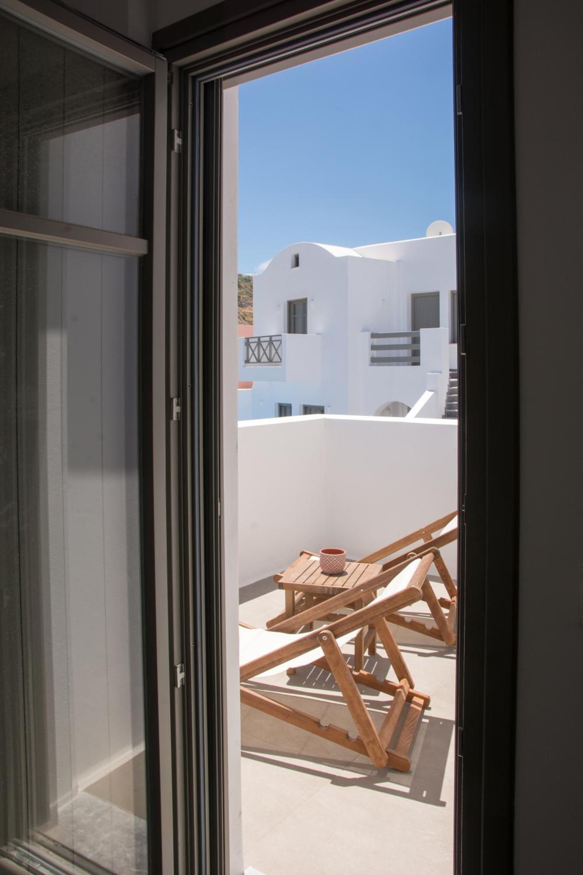 Double or Twin Room without pool access - Photo 15
