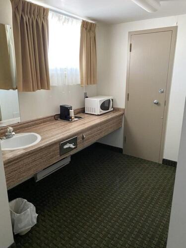 King Room with Two King Beds - Non-Smoking - Photo 4