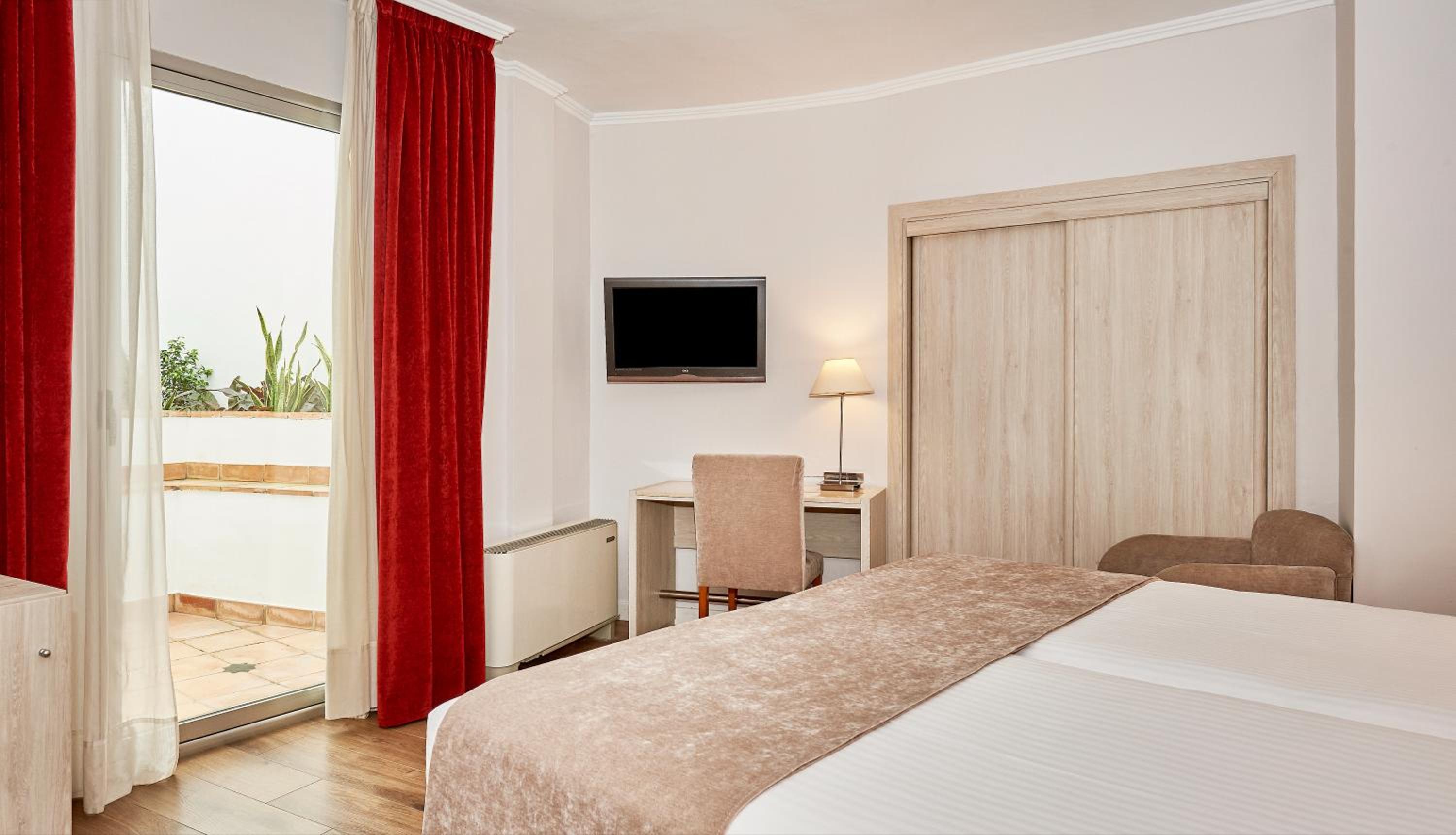Standard Room - Photo 9