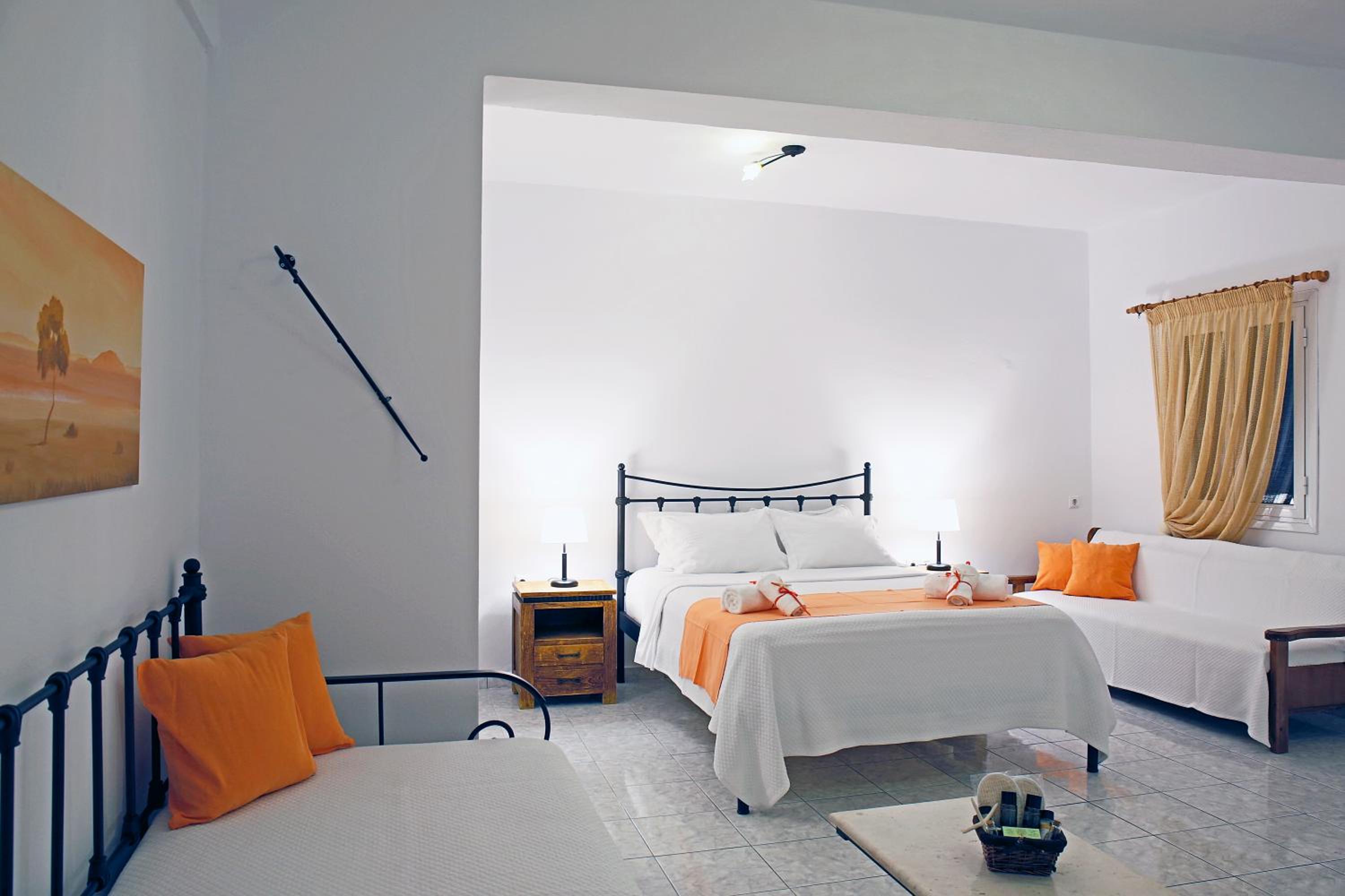 Quadruple Room - Photo 1