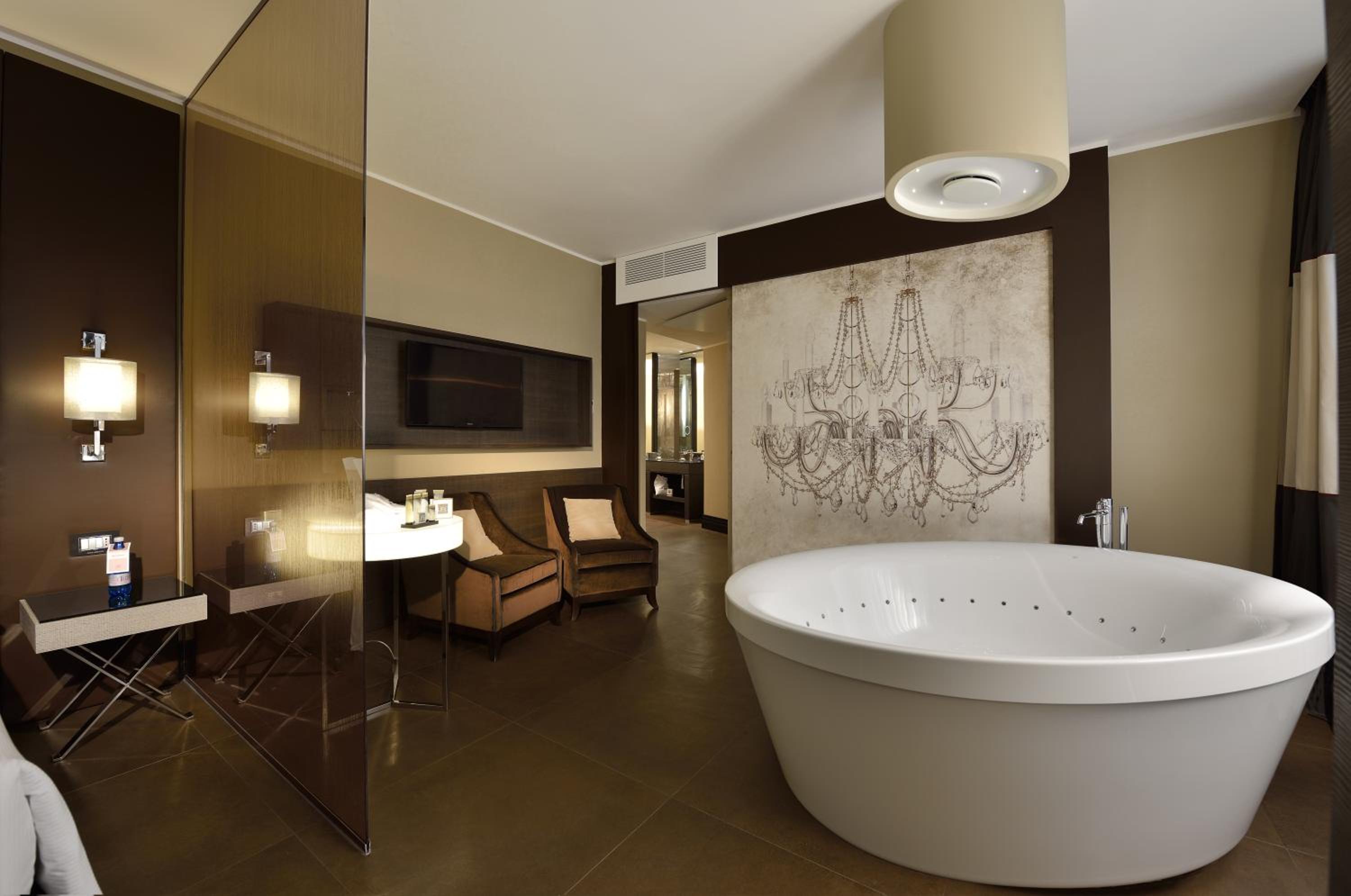 Suite with Spa Bath