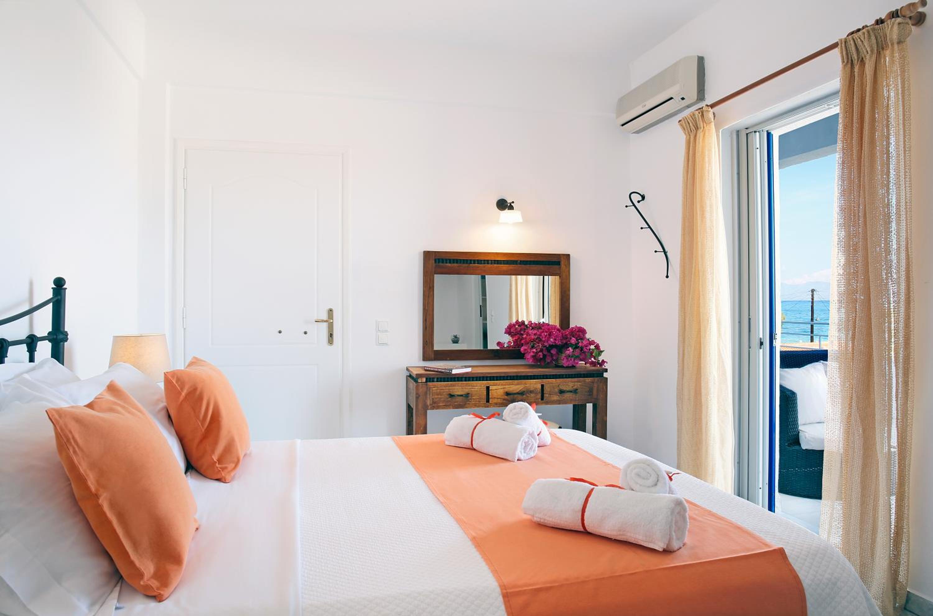 Standard Double or Twin Room with Sea View - Photo 2