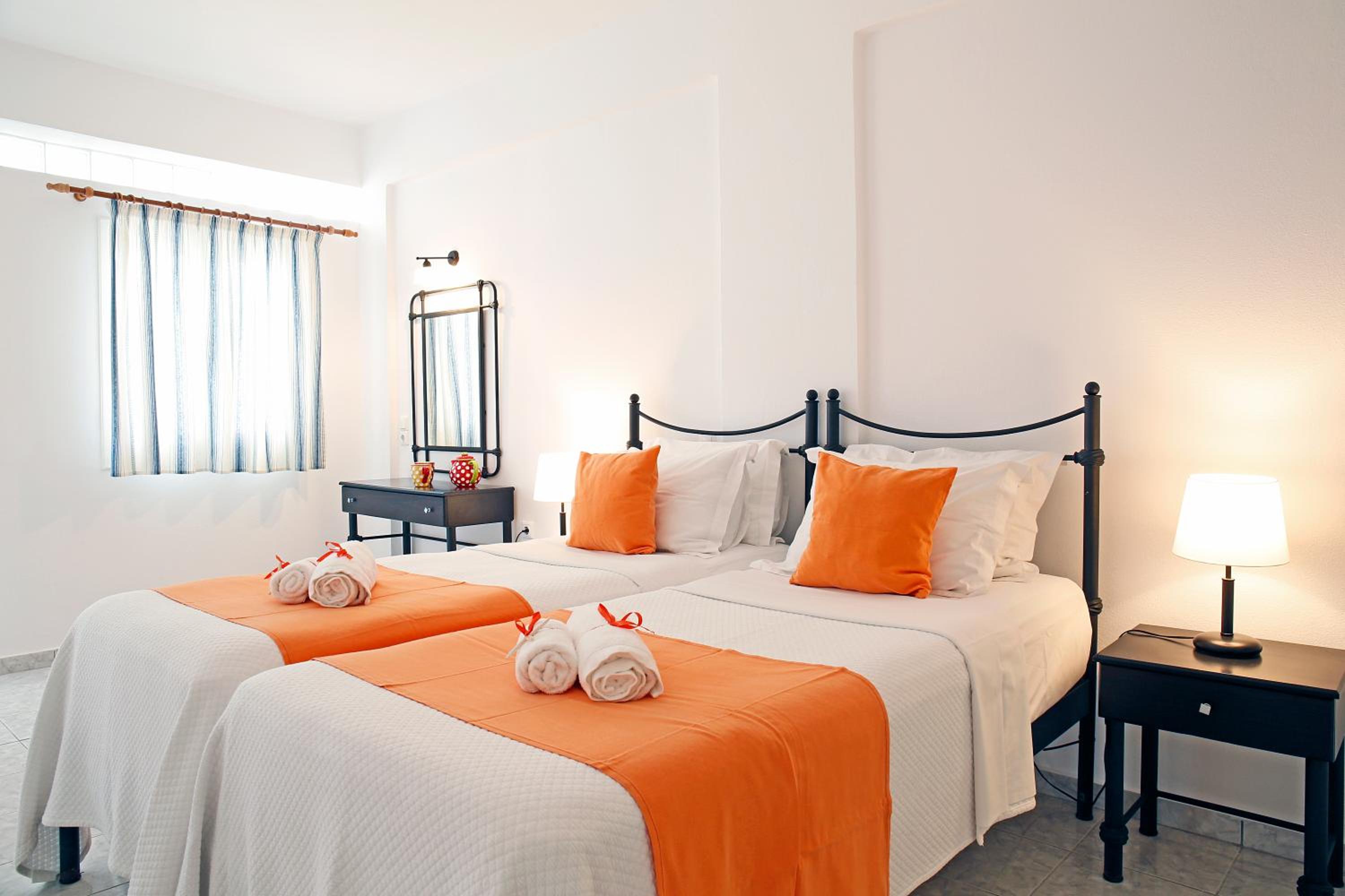Double or Twin Room with Mountain View - Photo 2