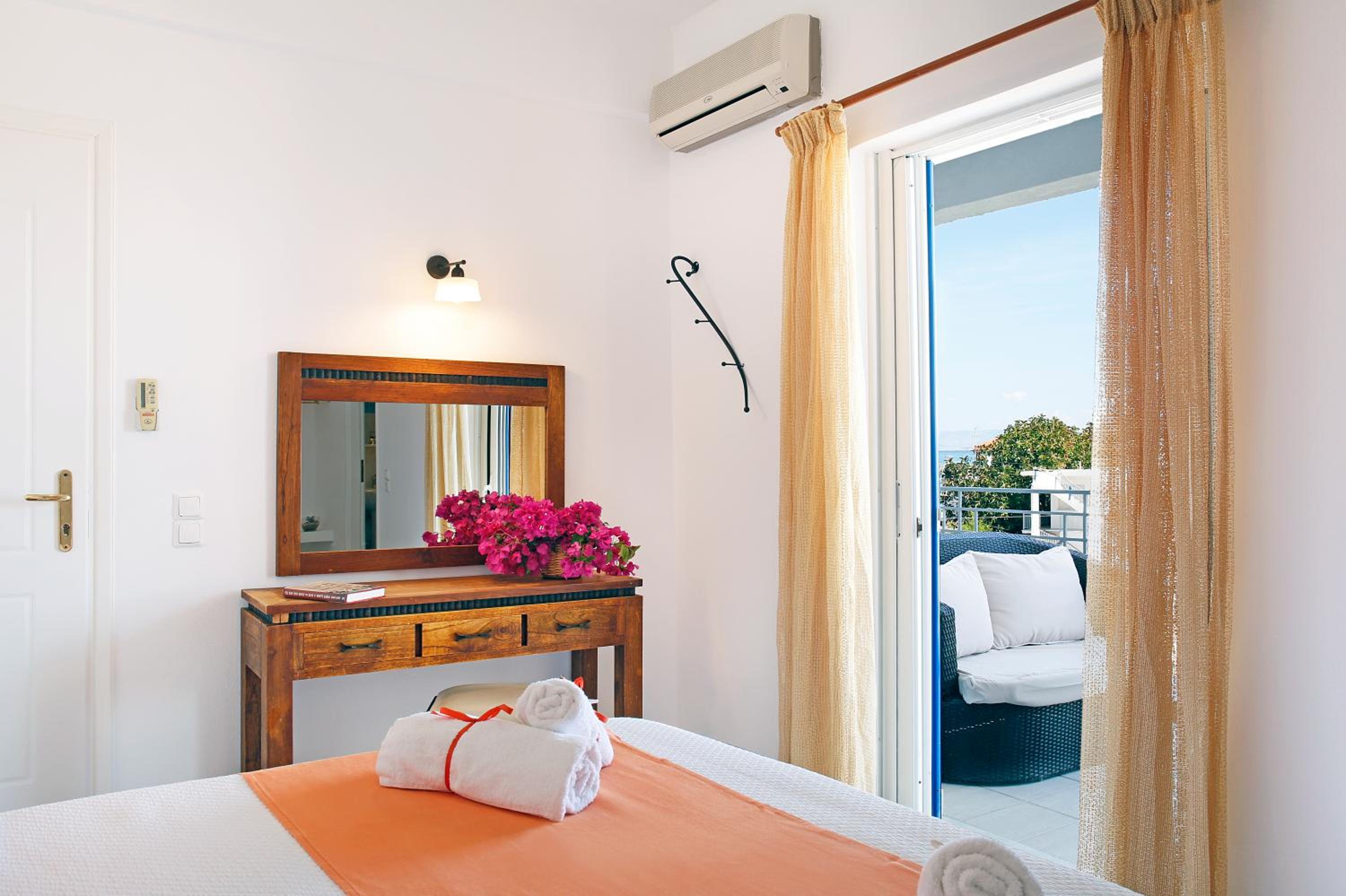 Standard Double or Twin Room with Sea View - Photo 1