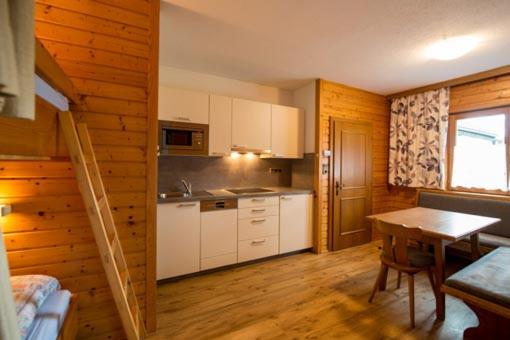 Apartment with Mountain View photo 3