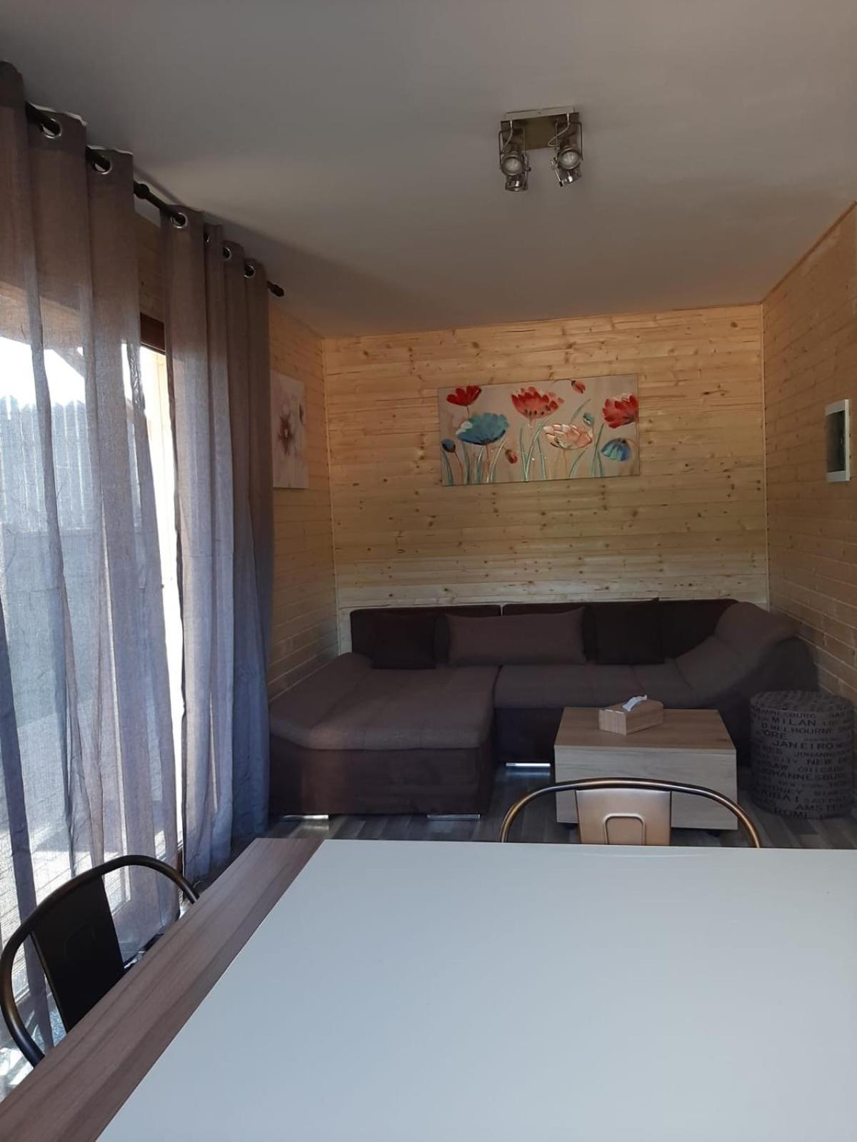 One-Bedroom House photo 1