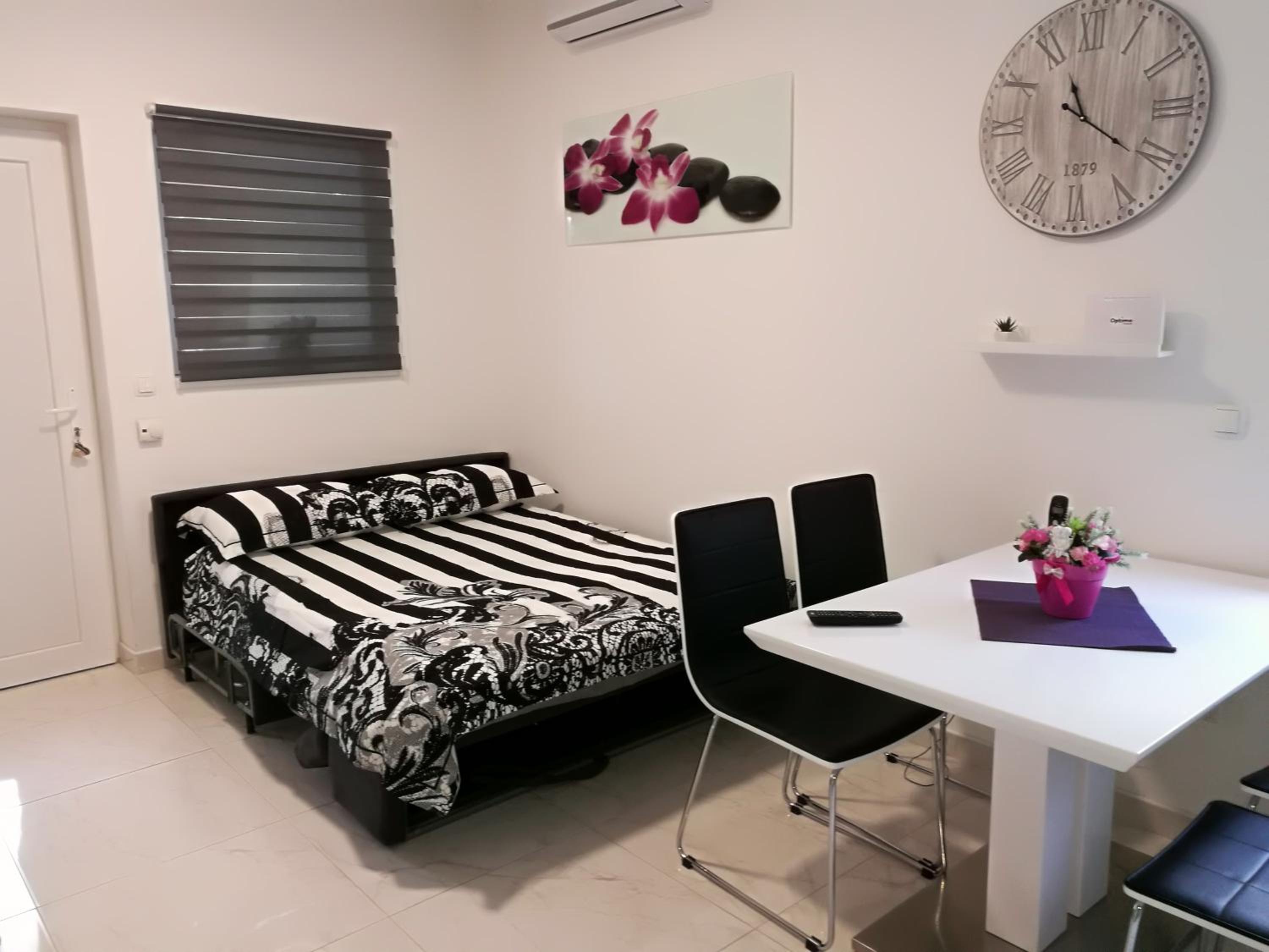 One-Bedroom Apartment - Photo 24