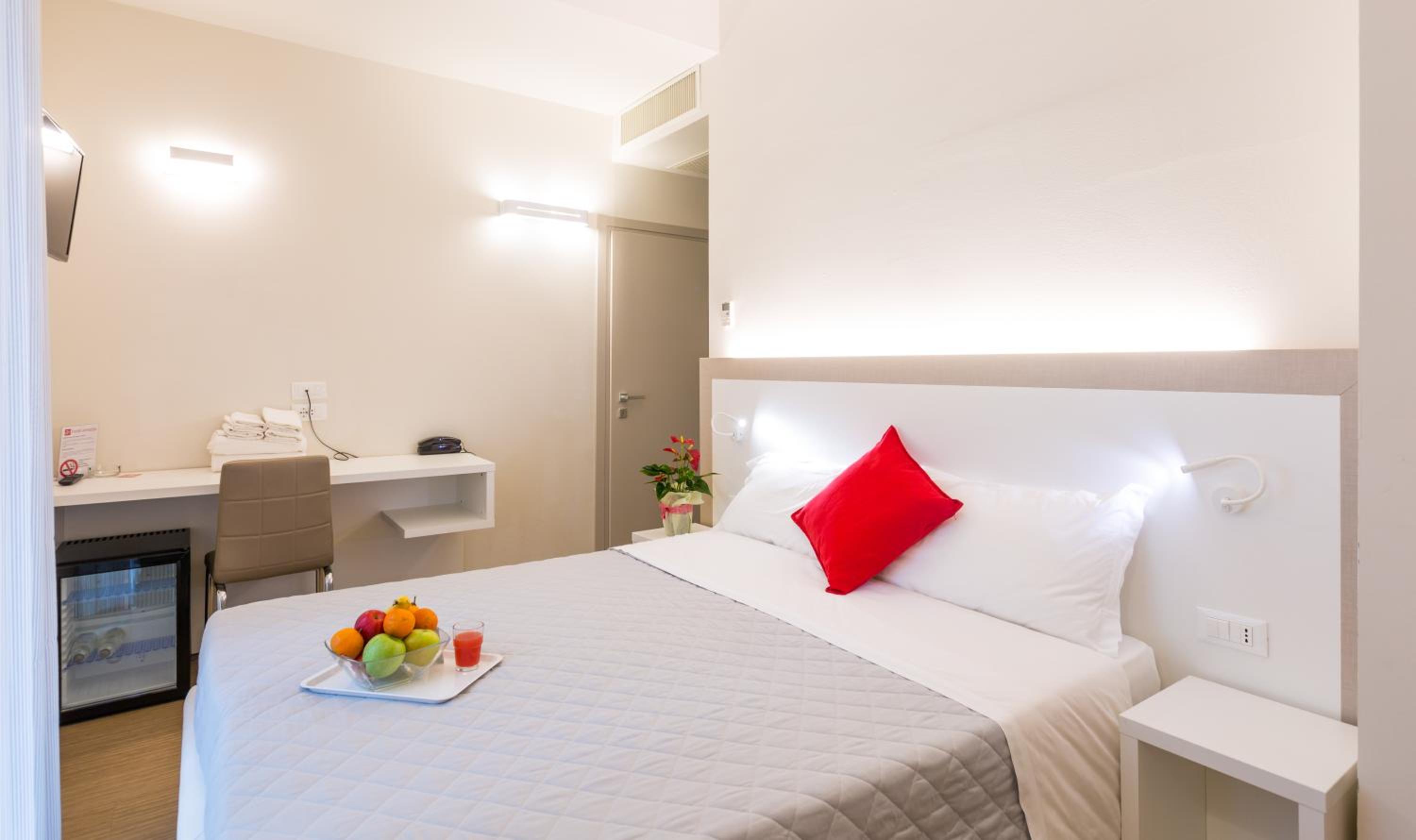 Double or Twin Room - Photo 4