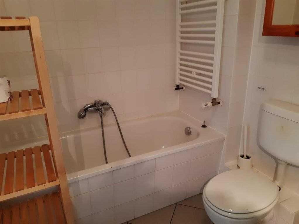 Two-Bedroom Apartment with Shower  photo 3