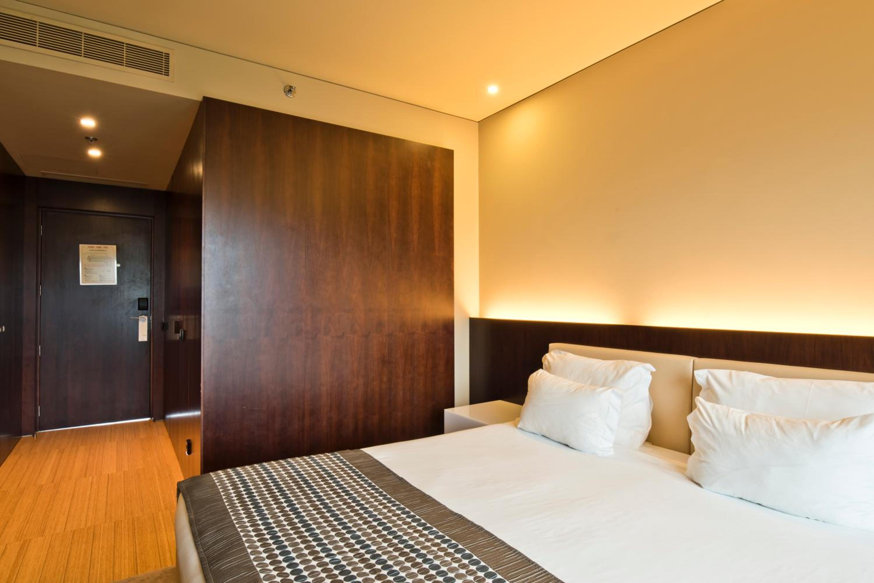 Executive Suite - Photo 15