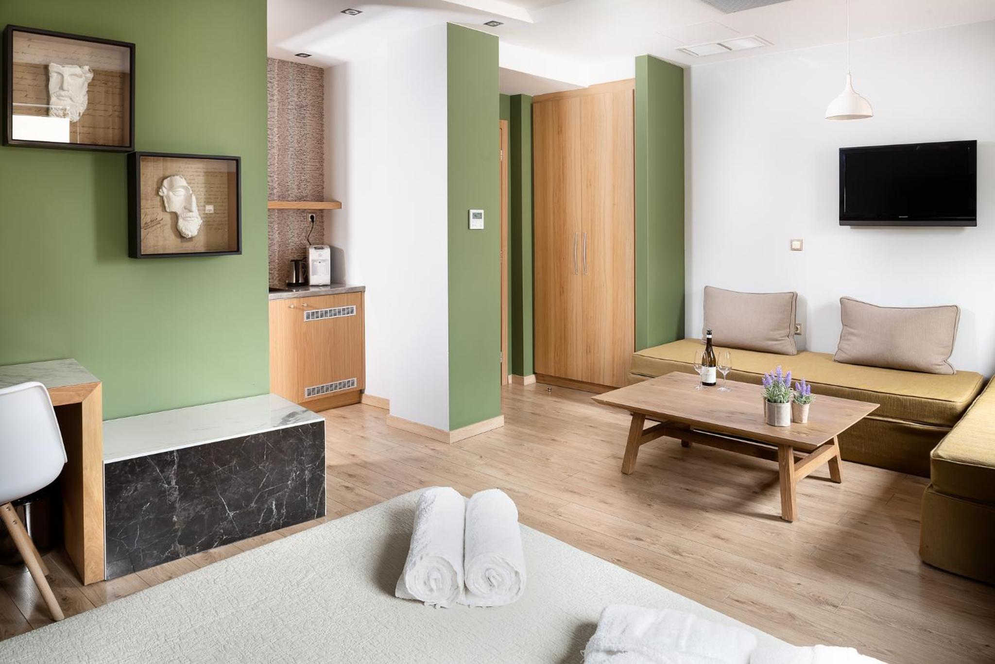 Quadruple Room (2 Adults + 2 Children) photo 1