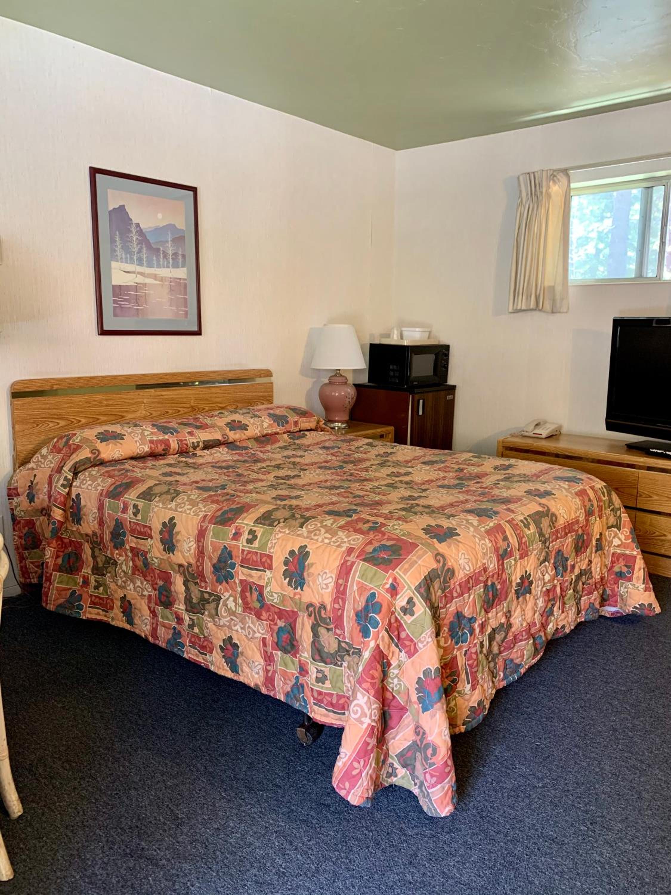 Queen Room photo 1