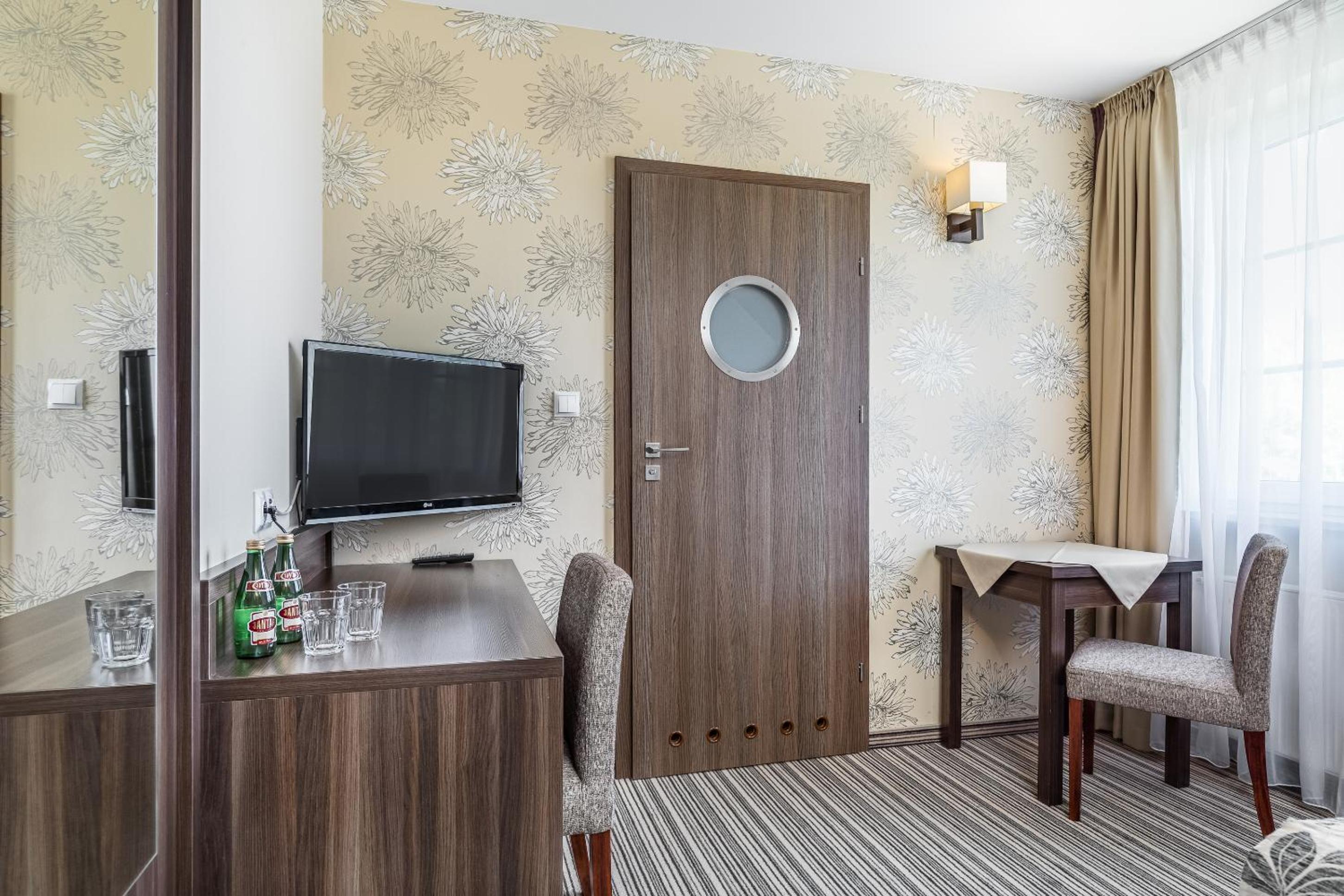 Economy Double Room photo 3