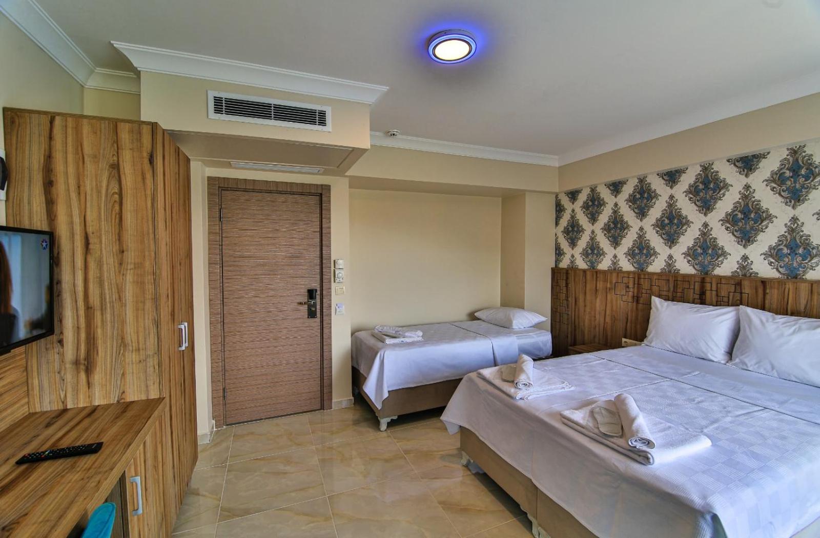 Family Room with Side Sea View photo 3