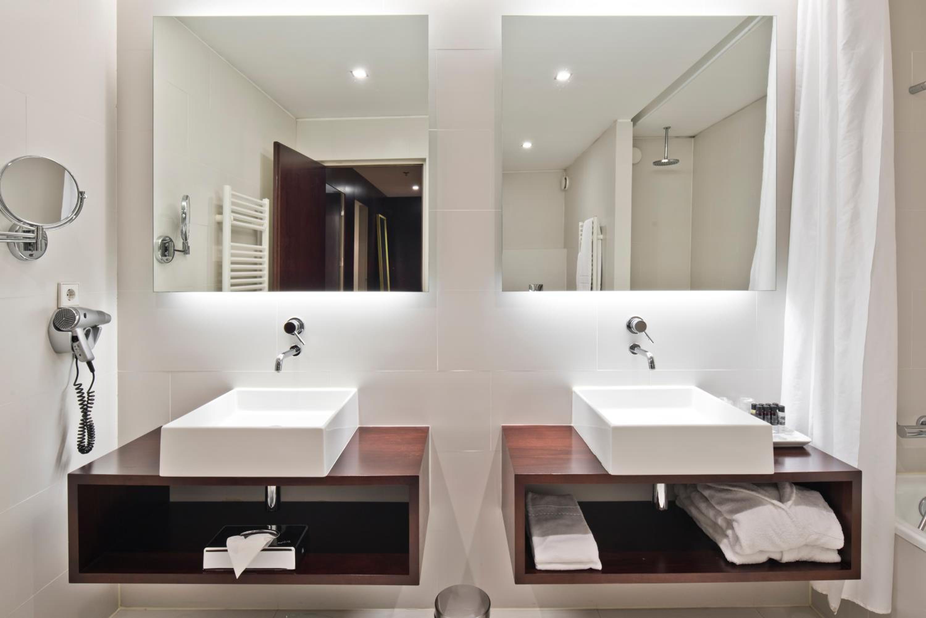 Executive Suite - Photo 3