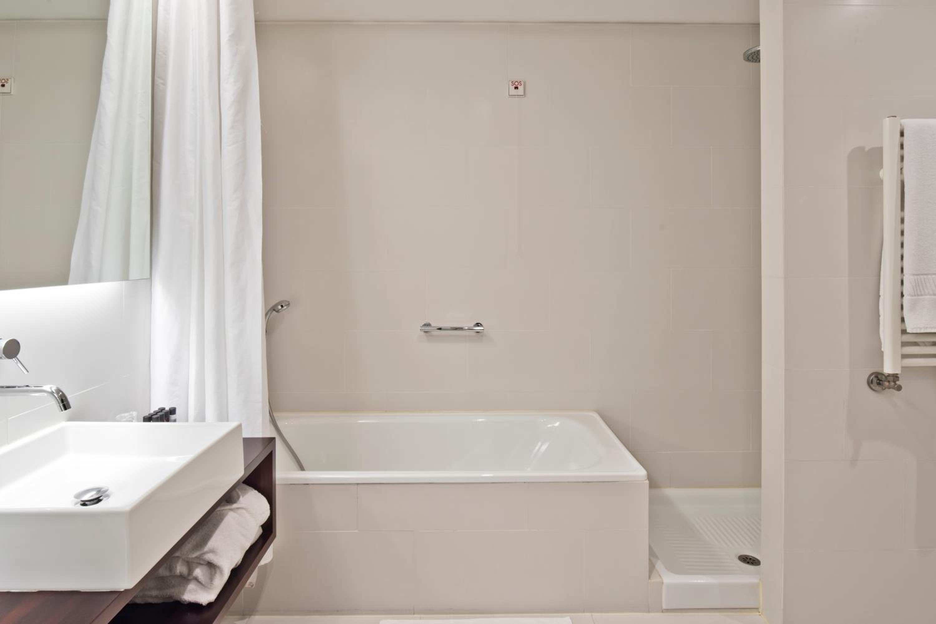 Executive Suite - Photo 10