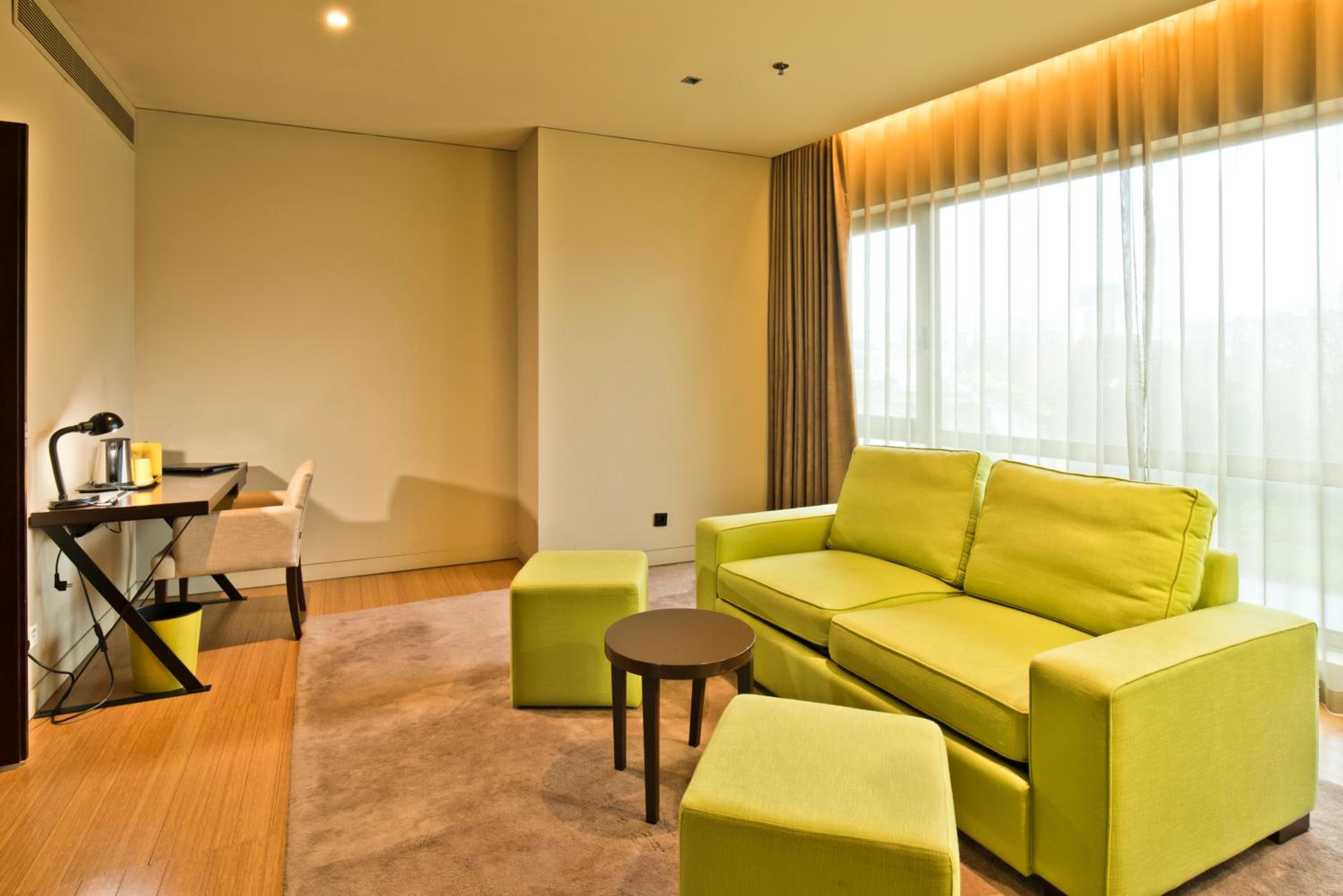 Executive Suite - Photo 6