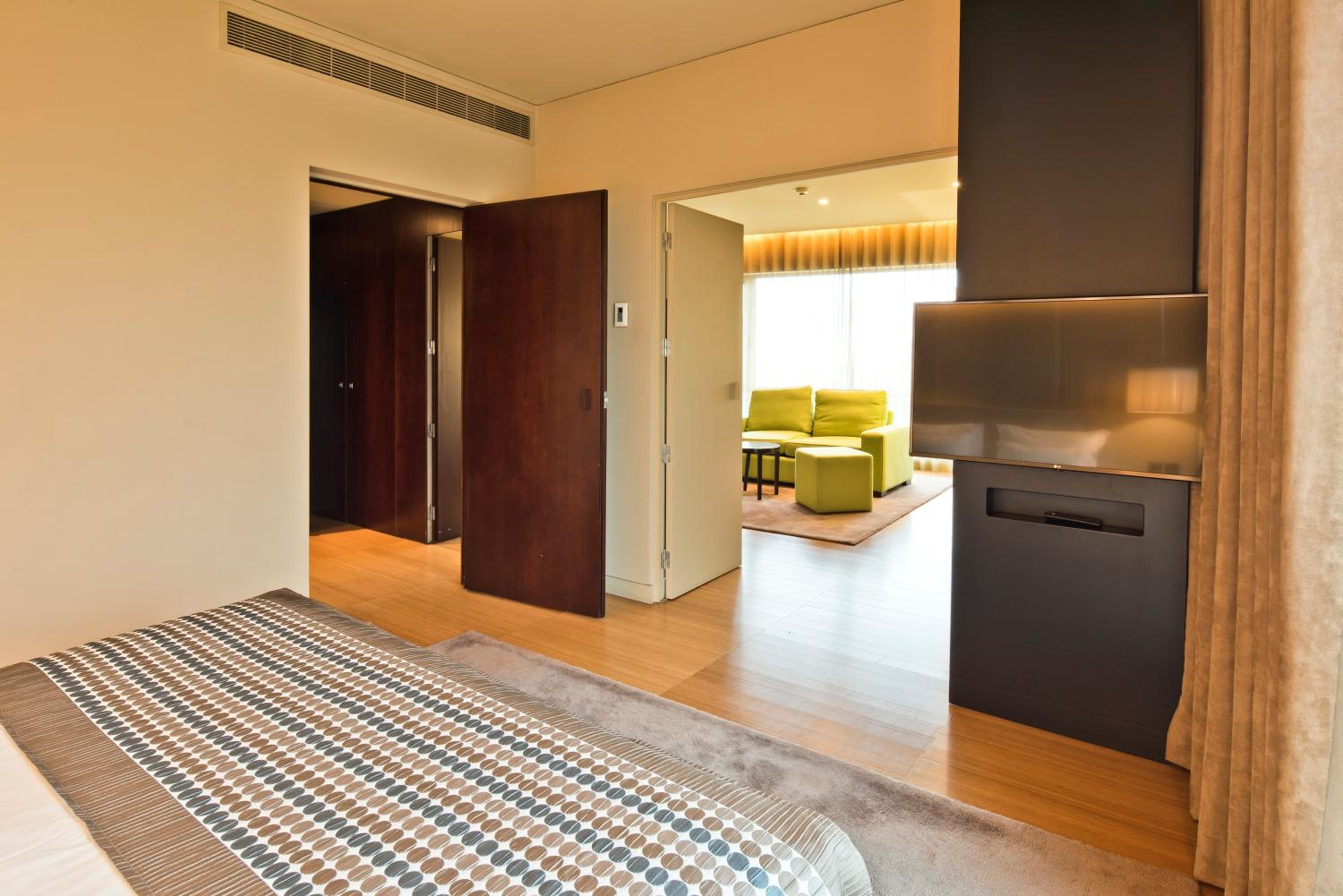 Executive Suite - Photo 1