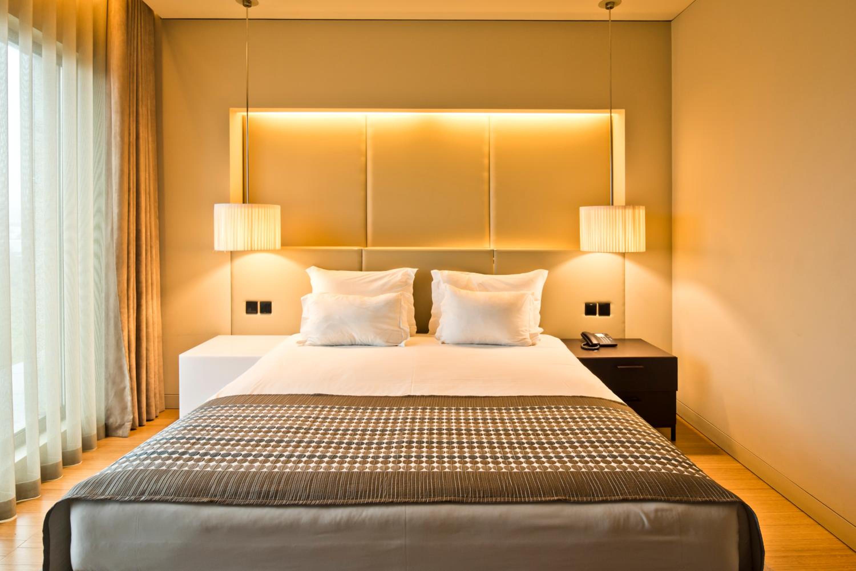 Executive Suite - Photo 14