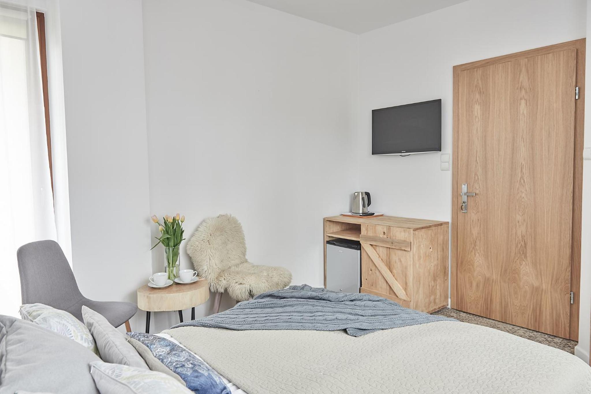 Economy Double Room with Balcony - Photo 8