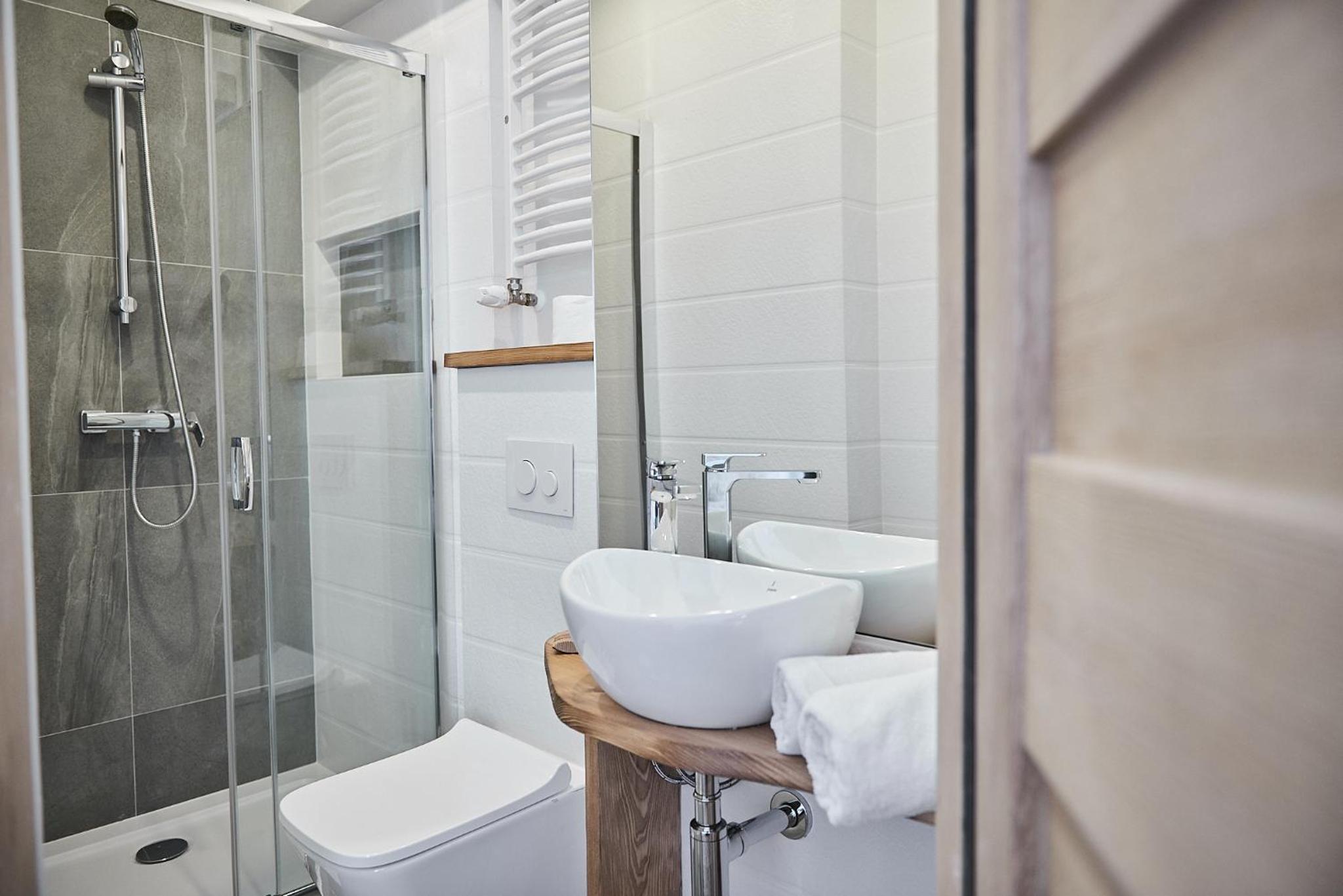 Deluxe Double Room with Terrace - Photo 15