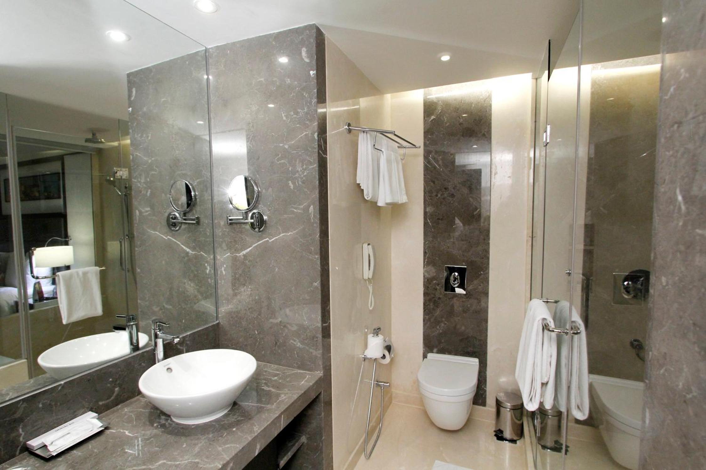 Club King Room with Lounge Access with 20% discount on Food & Beverage , Laundry and Spa