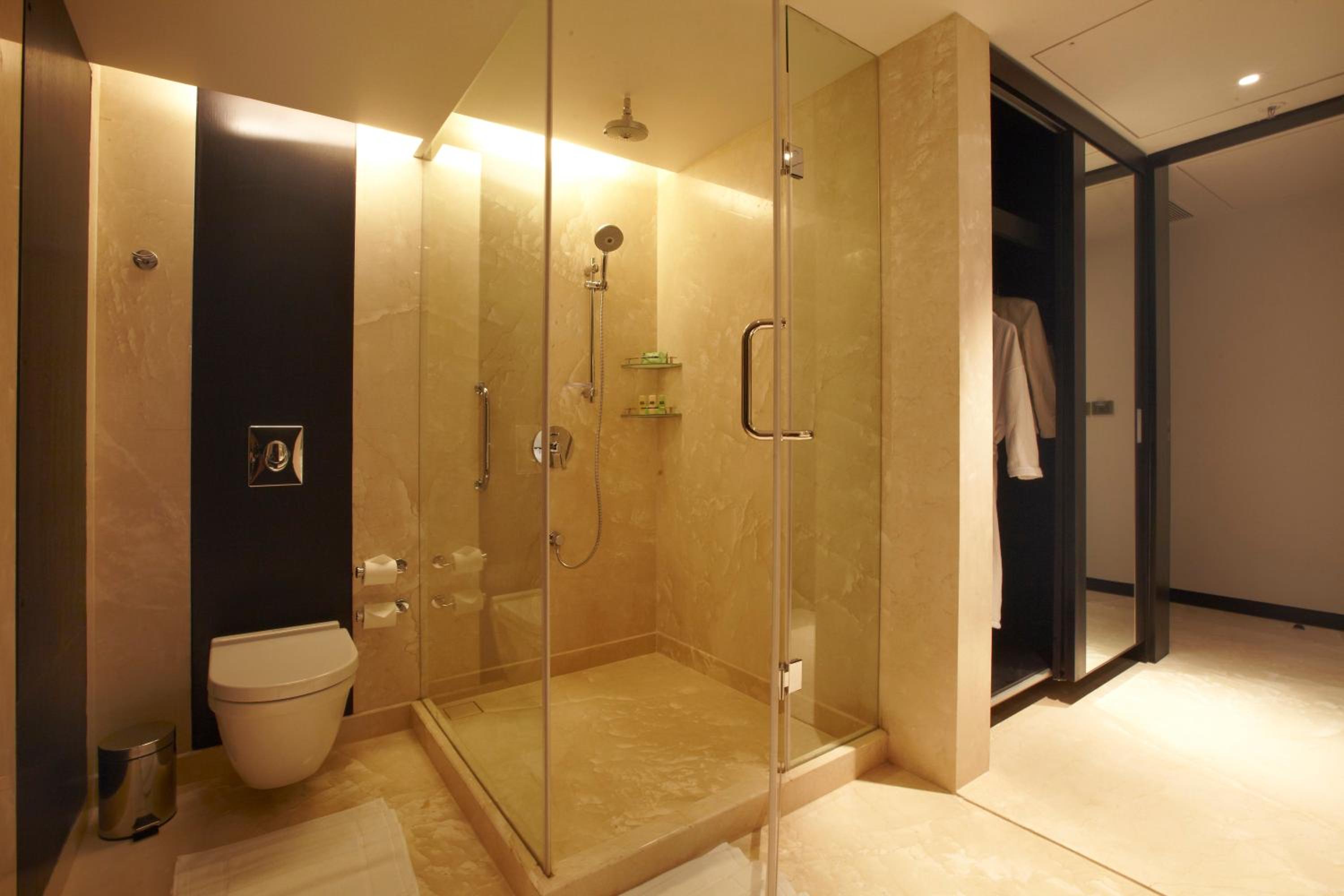Deluxe Room with Two Single Beds with 20% discount on Food & Beverage , Laundry and Spa