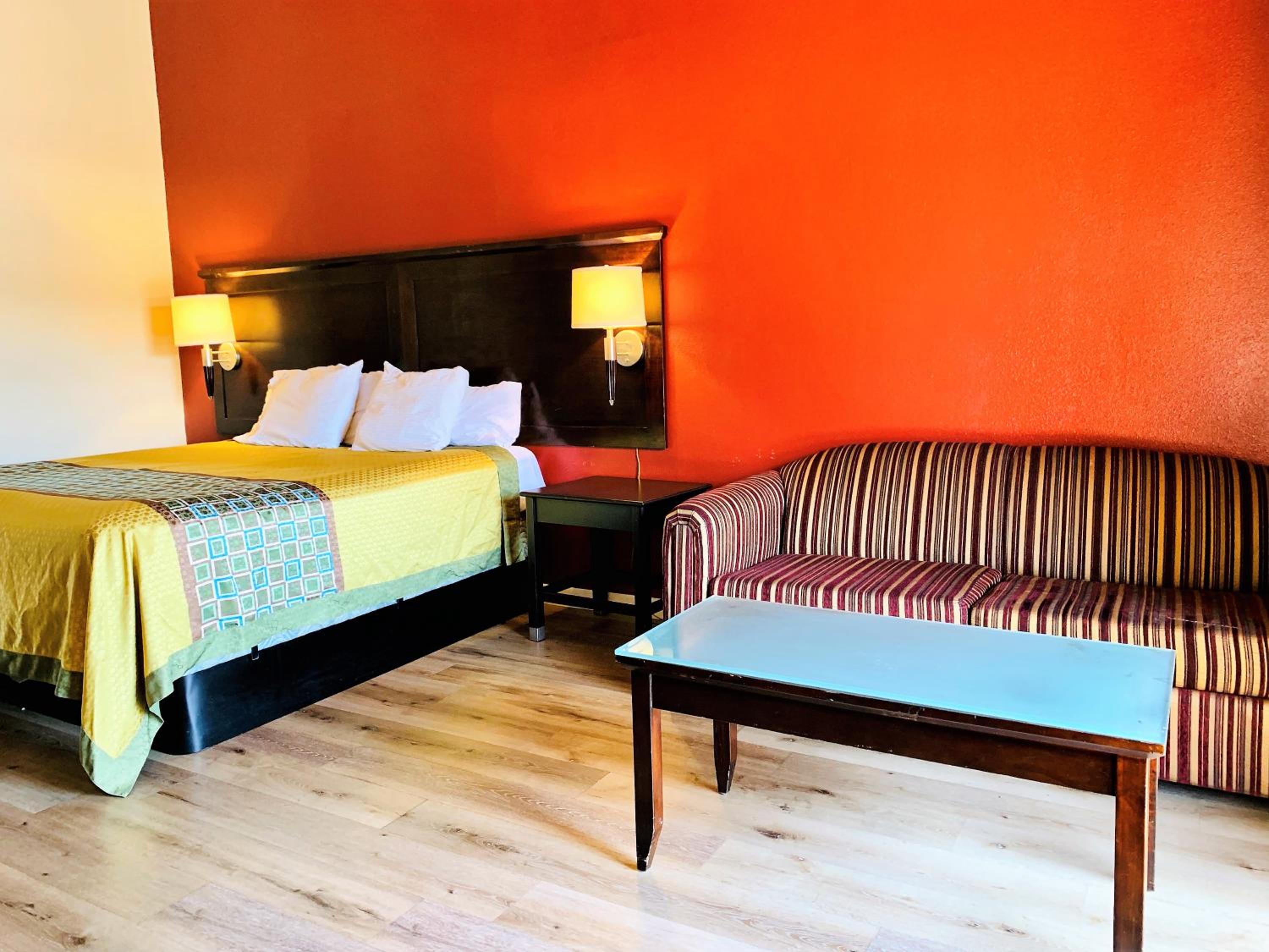 King Room - Non-Smoking - Photo 1
