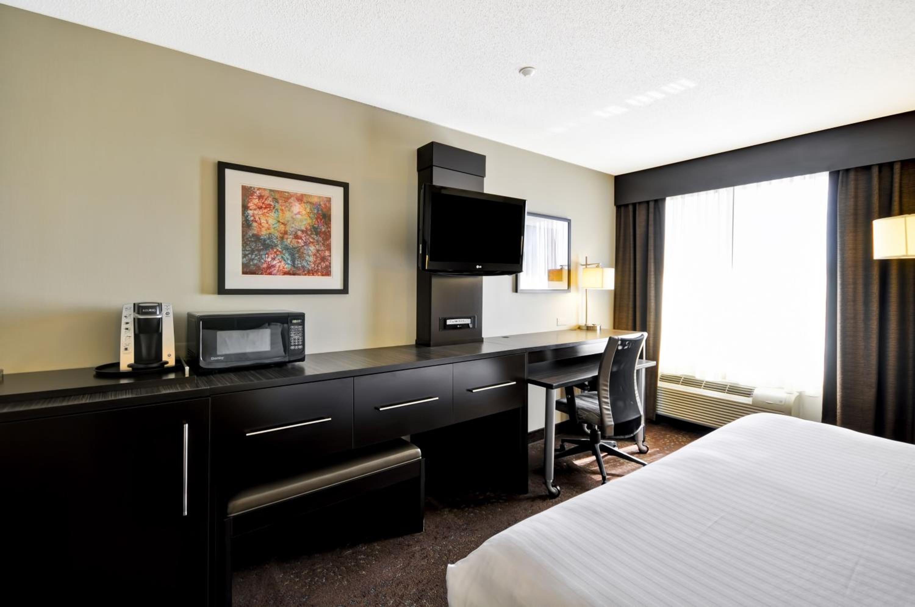 Standard King Room - Photo 3