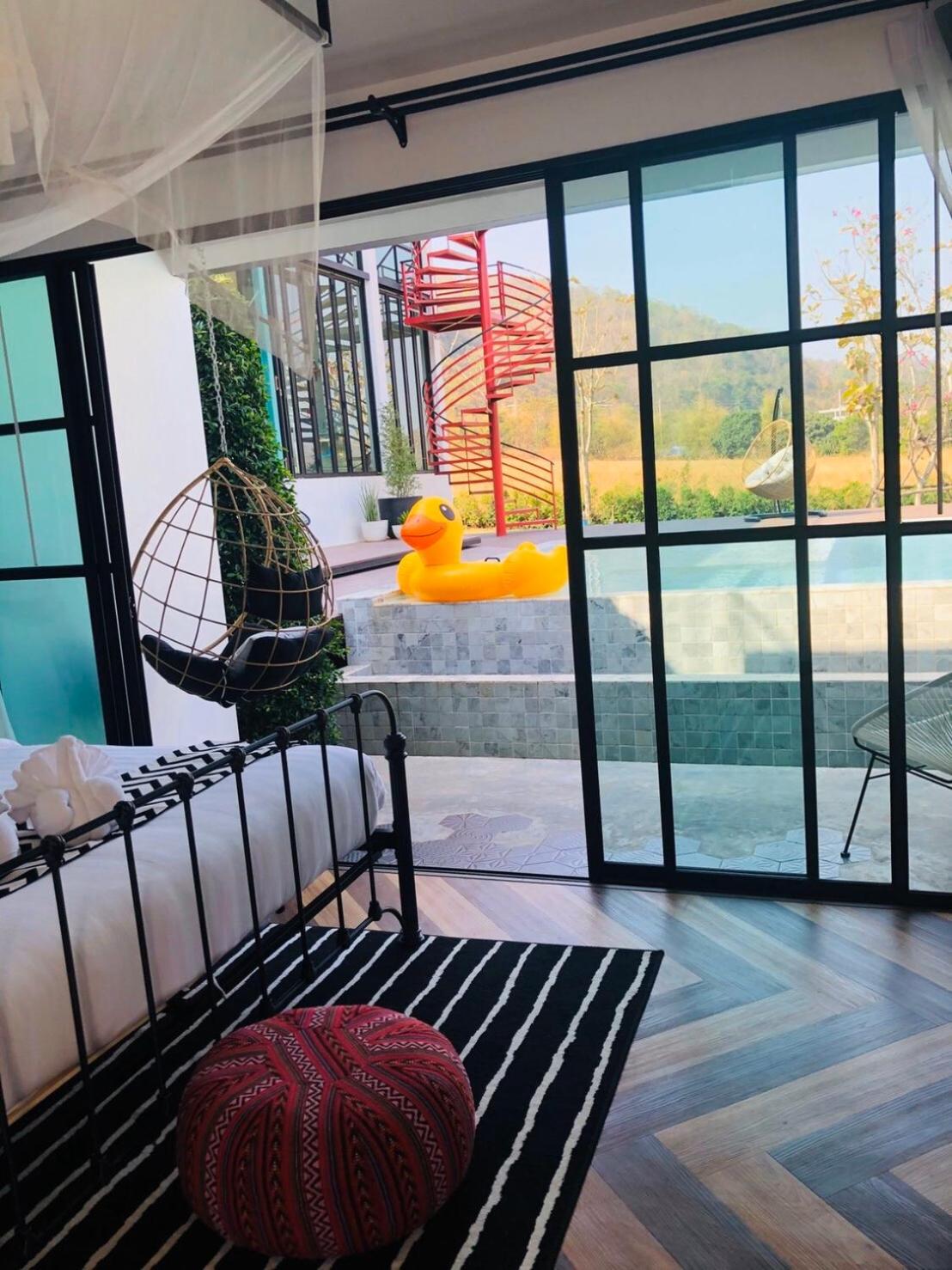 Junior Suite with Pool View - Photo 3