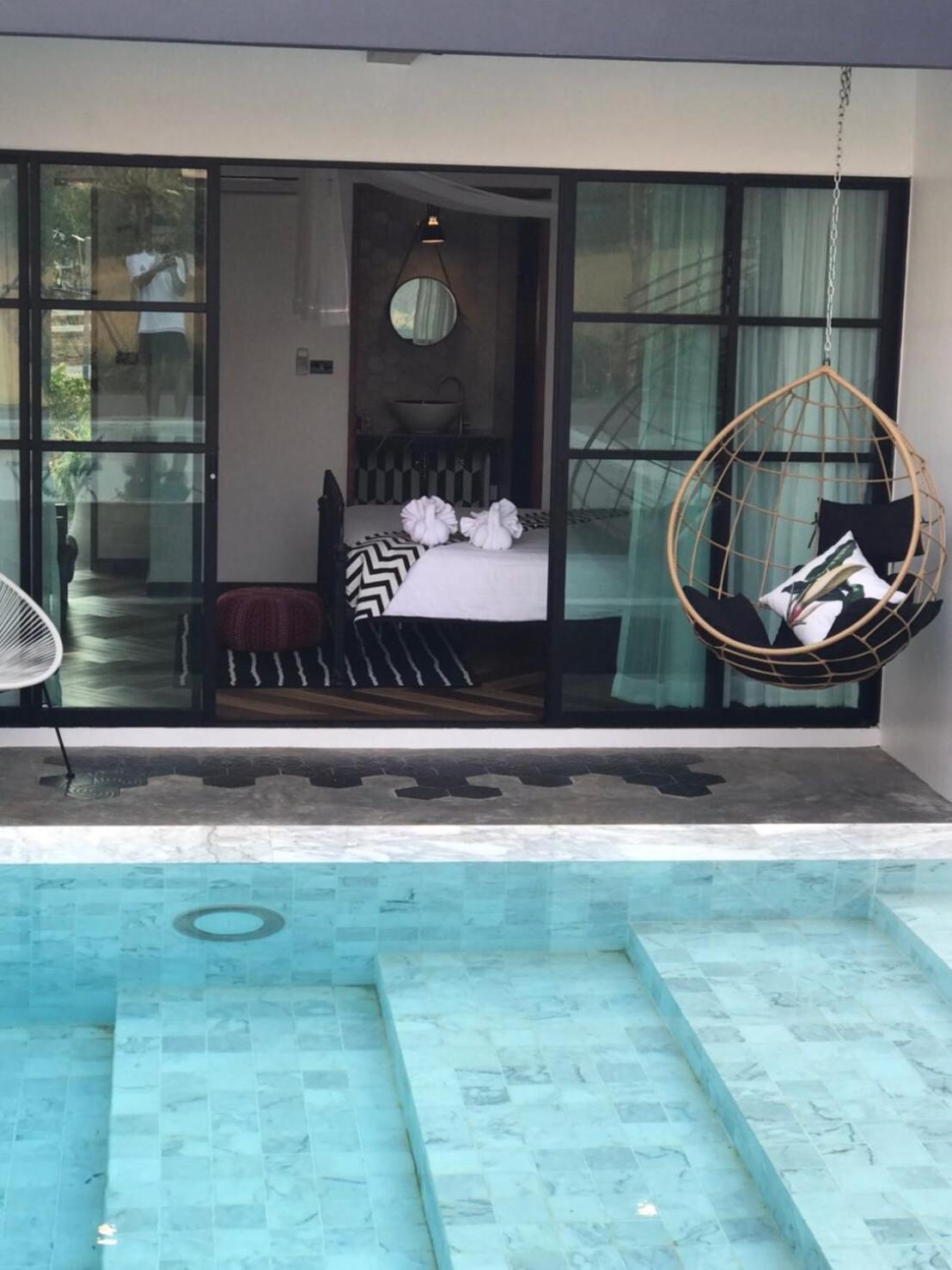 Junior Suite with Pool View - Photo 2