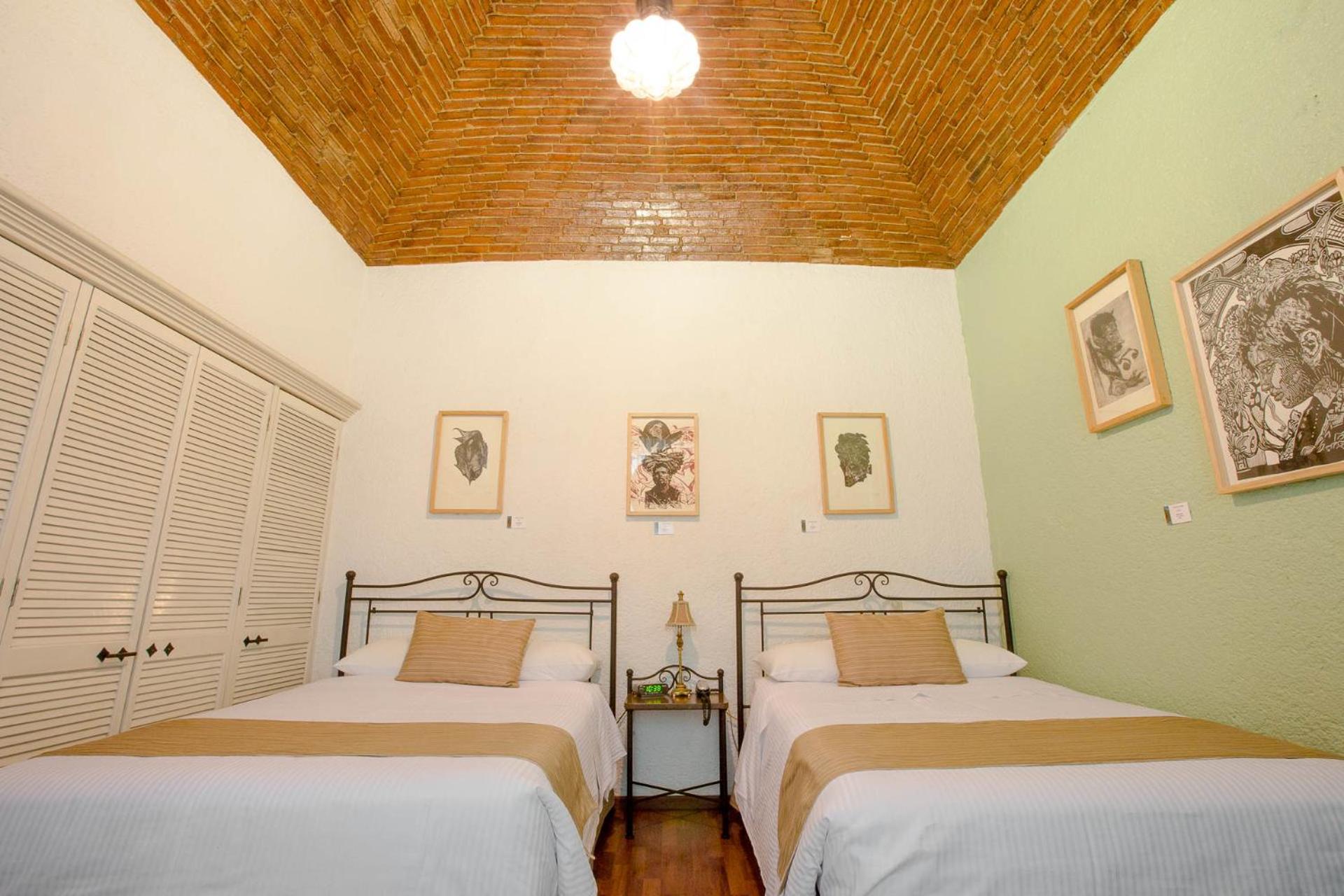Double Room with Two Double Beds - Photo 3