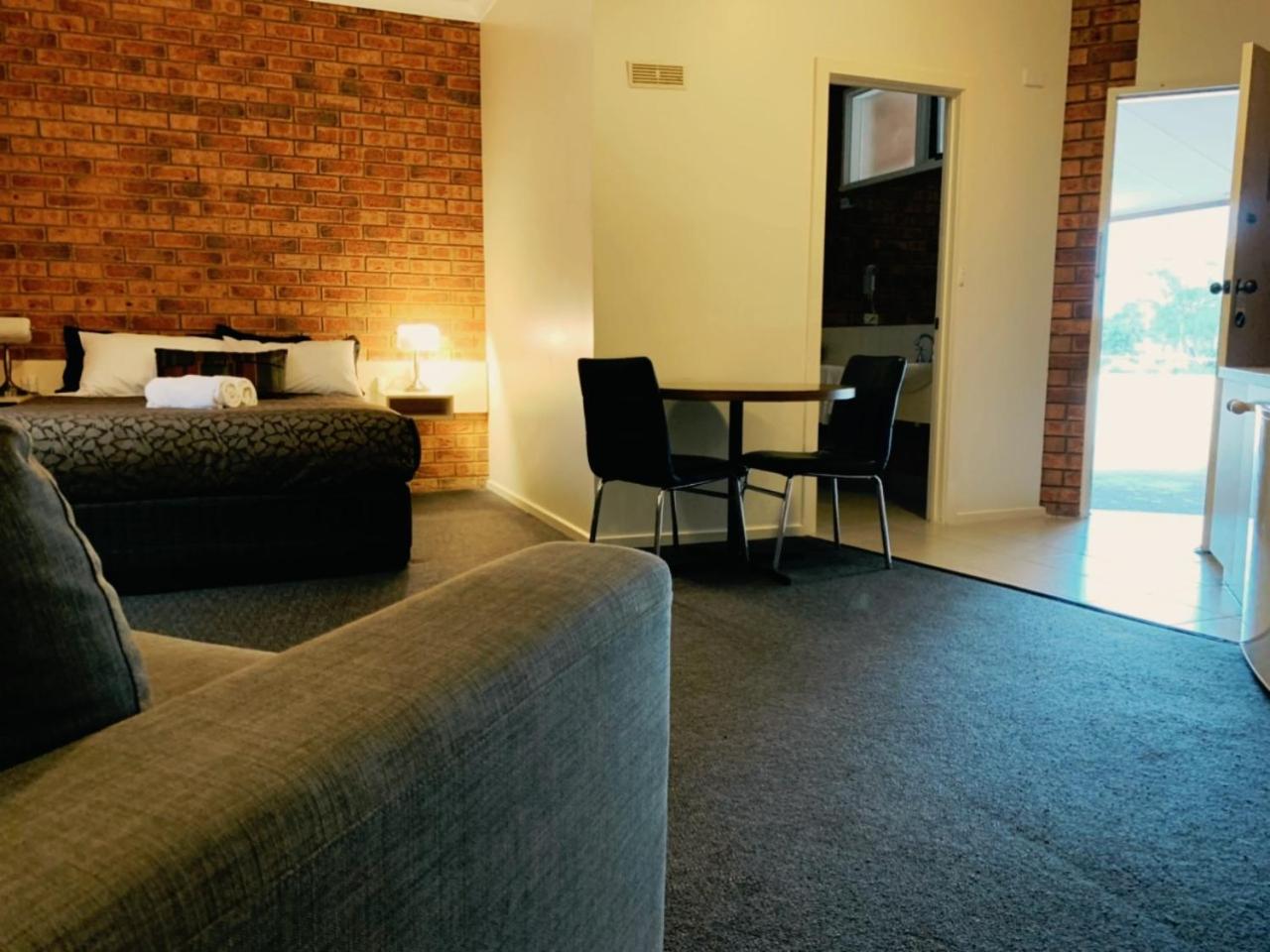 Family Room (2 Queen Beds) photo 3