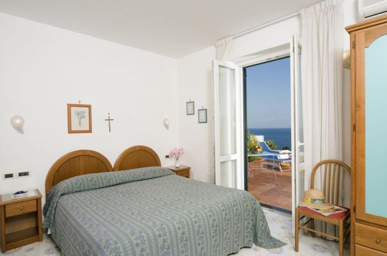 Double Room with Sea View - Photo 1