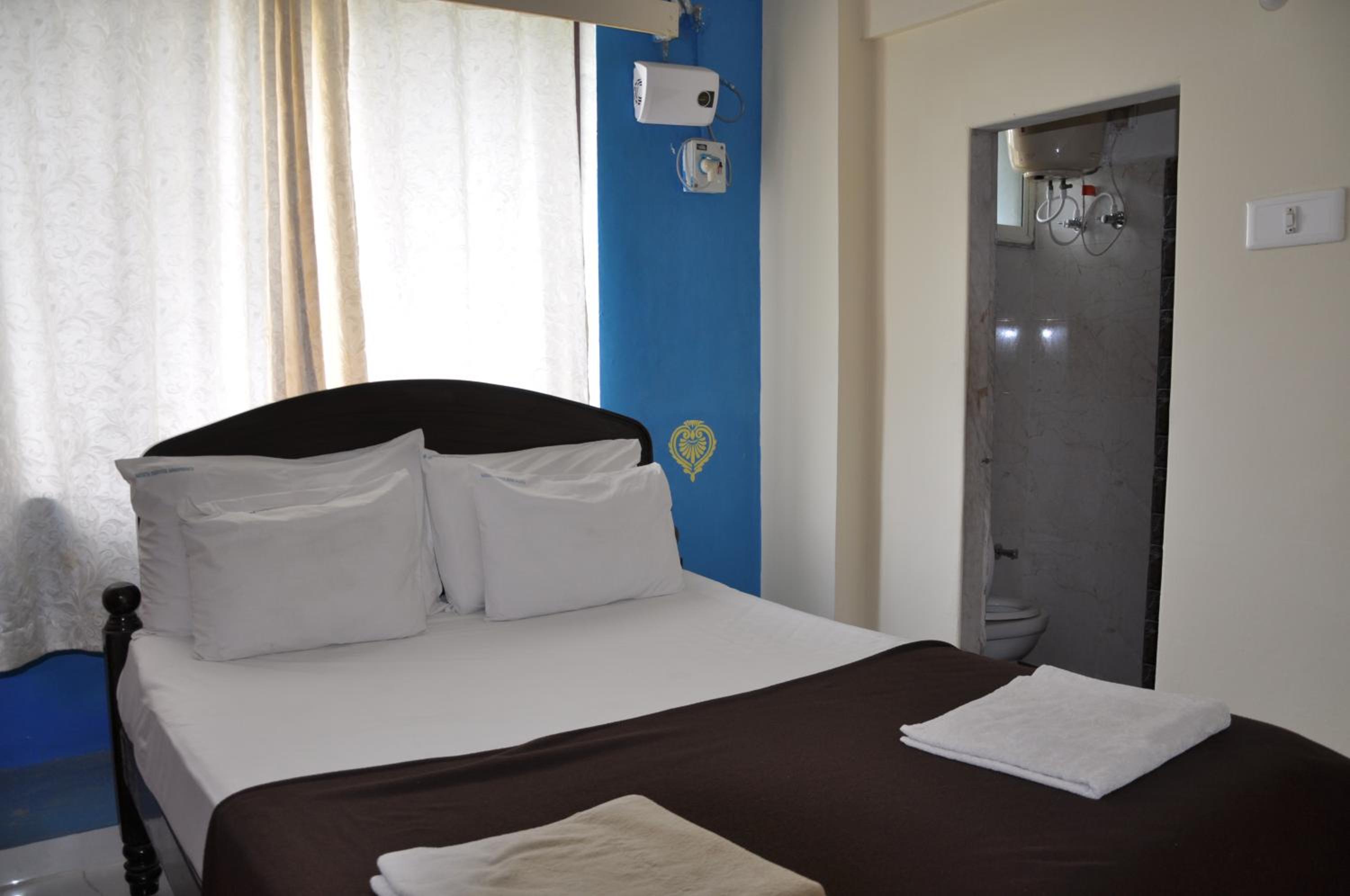 One-Bedroom Apartment AC - Photo 8