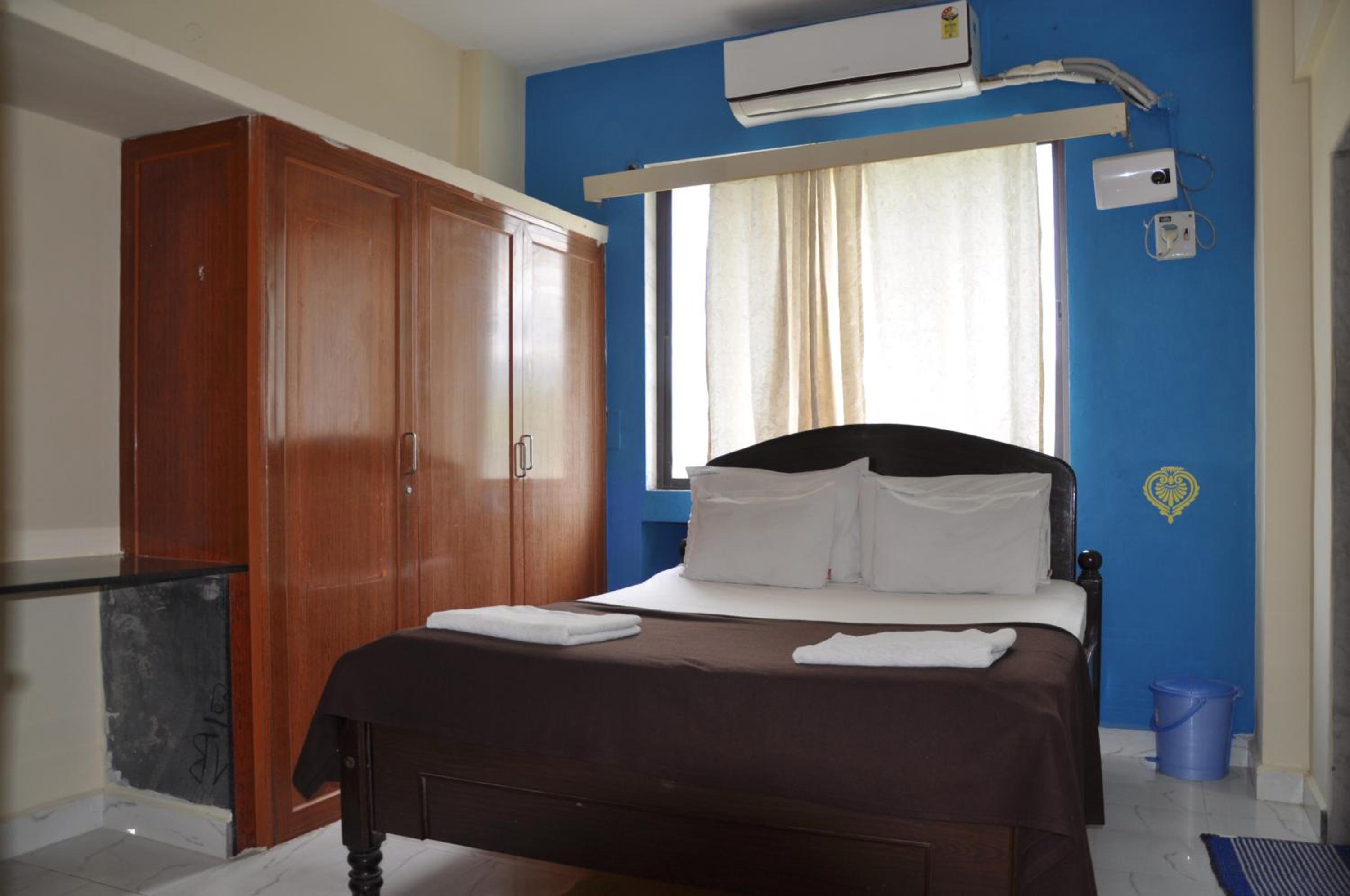 One-Bedroom Apartment AC - Photo 7
