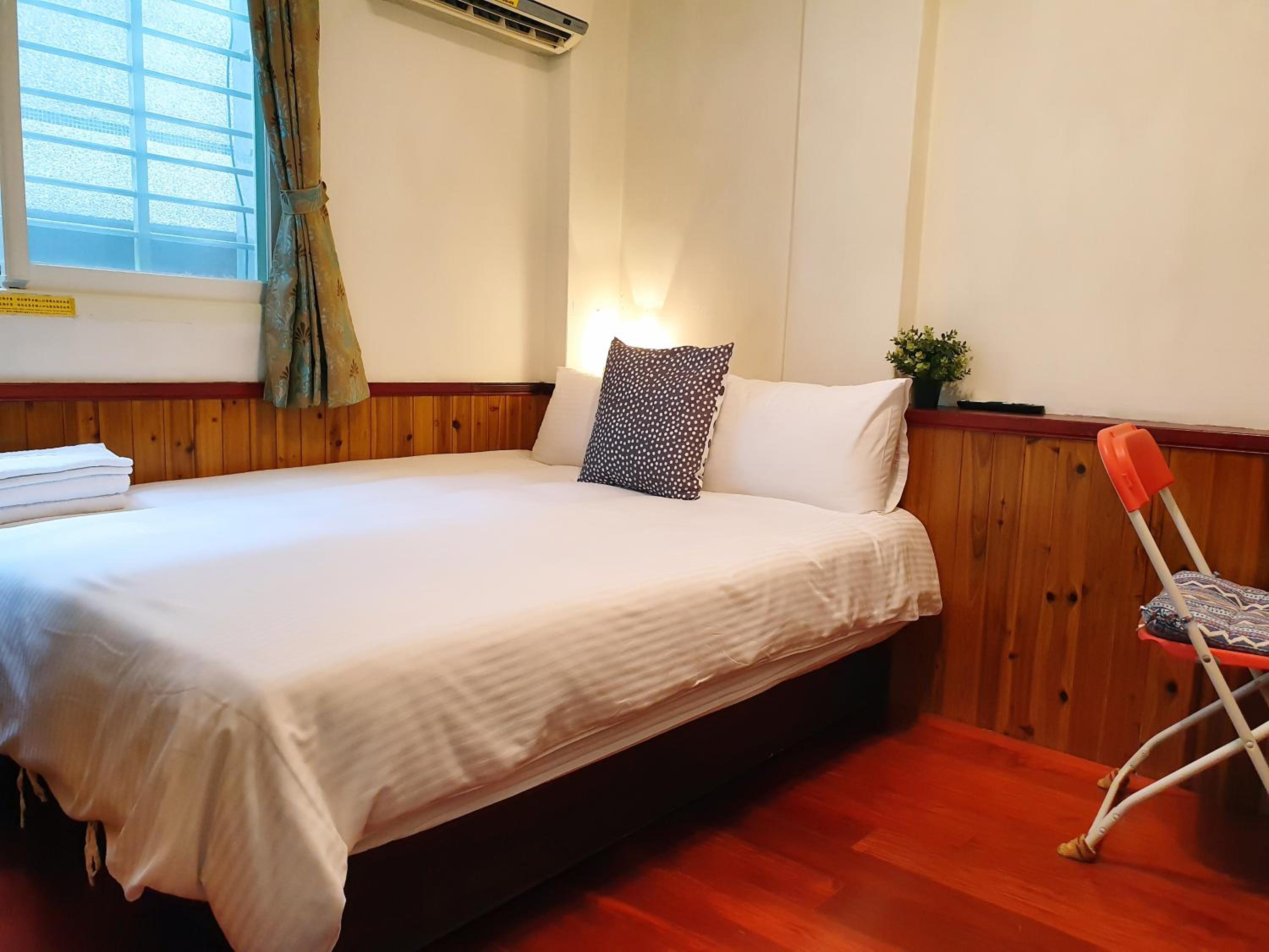 Small Double Room - Photo 2