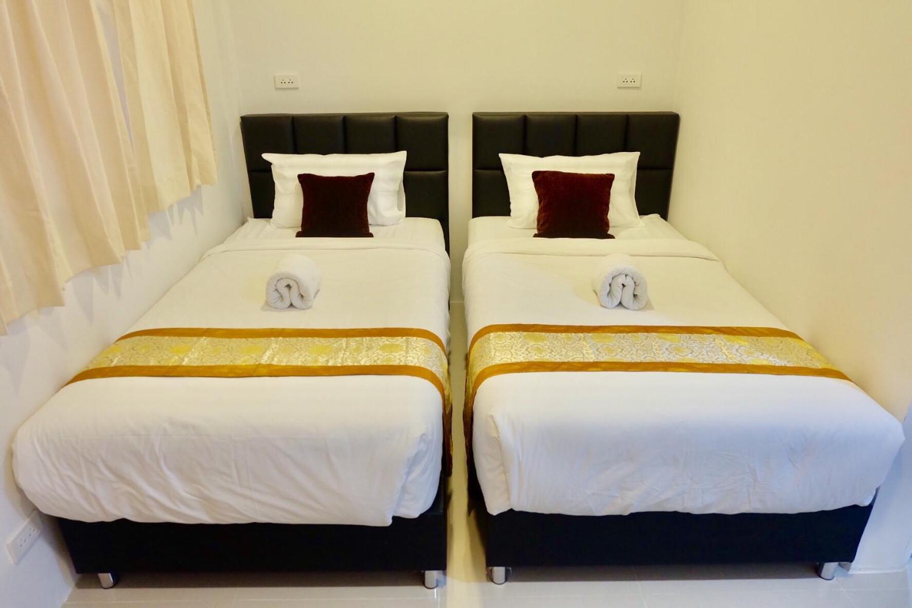 Small Twin Room - Photo 7