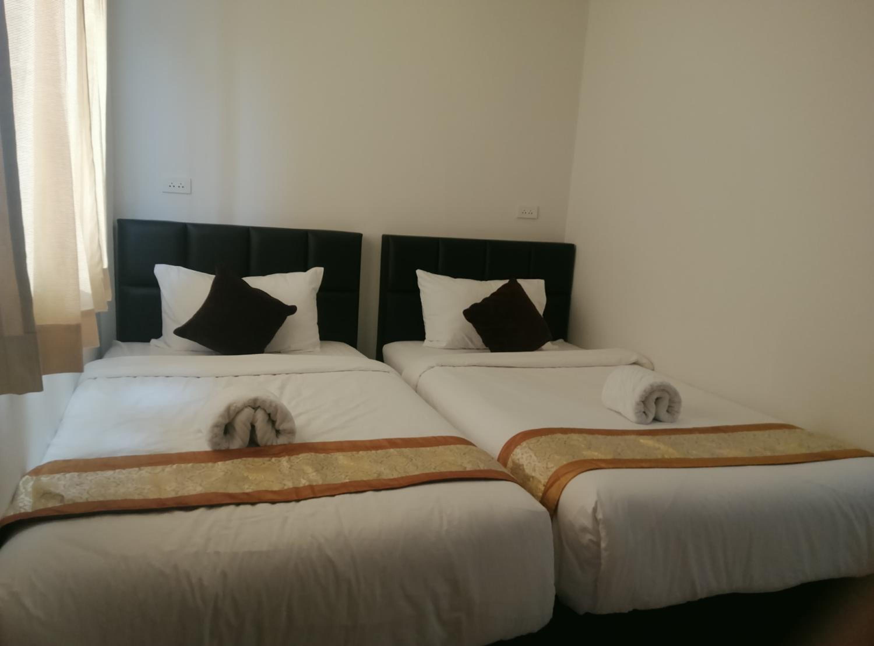 Small Twin Room - Photo 2