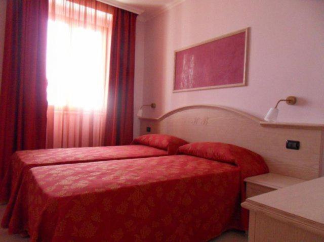 Double or Twin Room - Photo 3