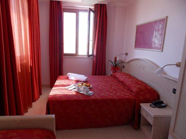 Double or Twin Room - Photo 6