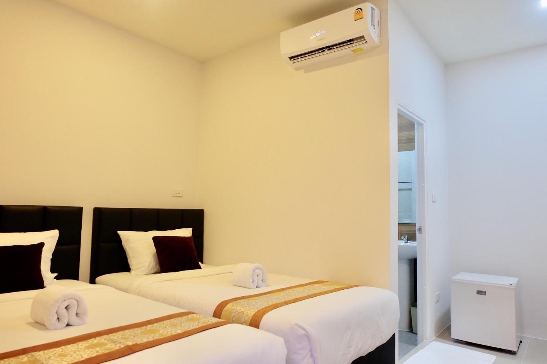 Small Twin Room - Photo 6