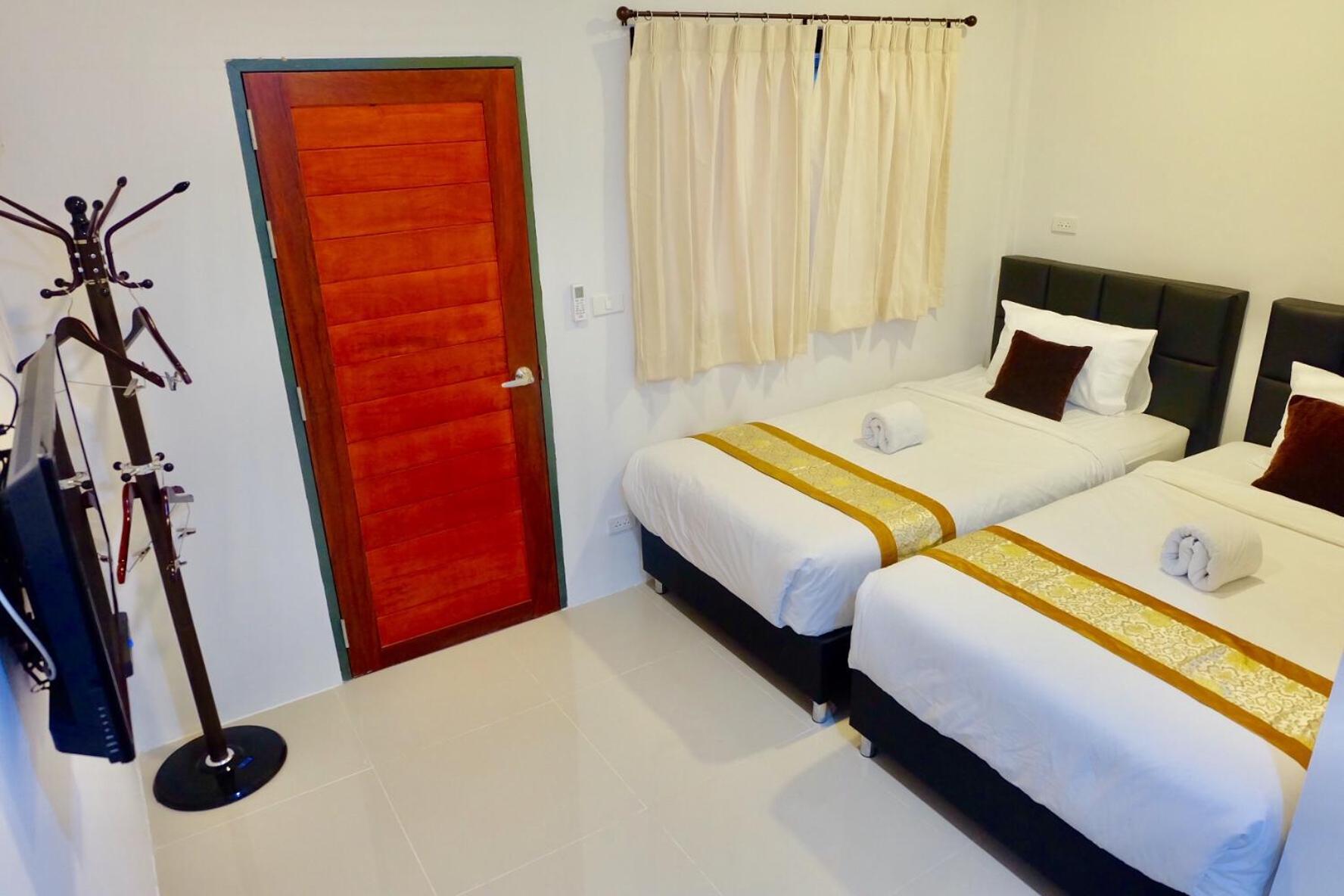 Small Twin Room - Photo 5