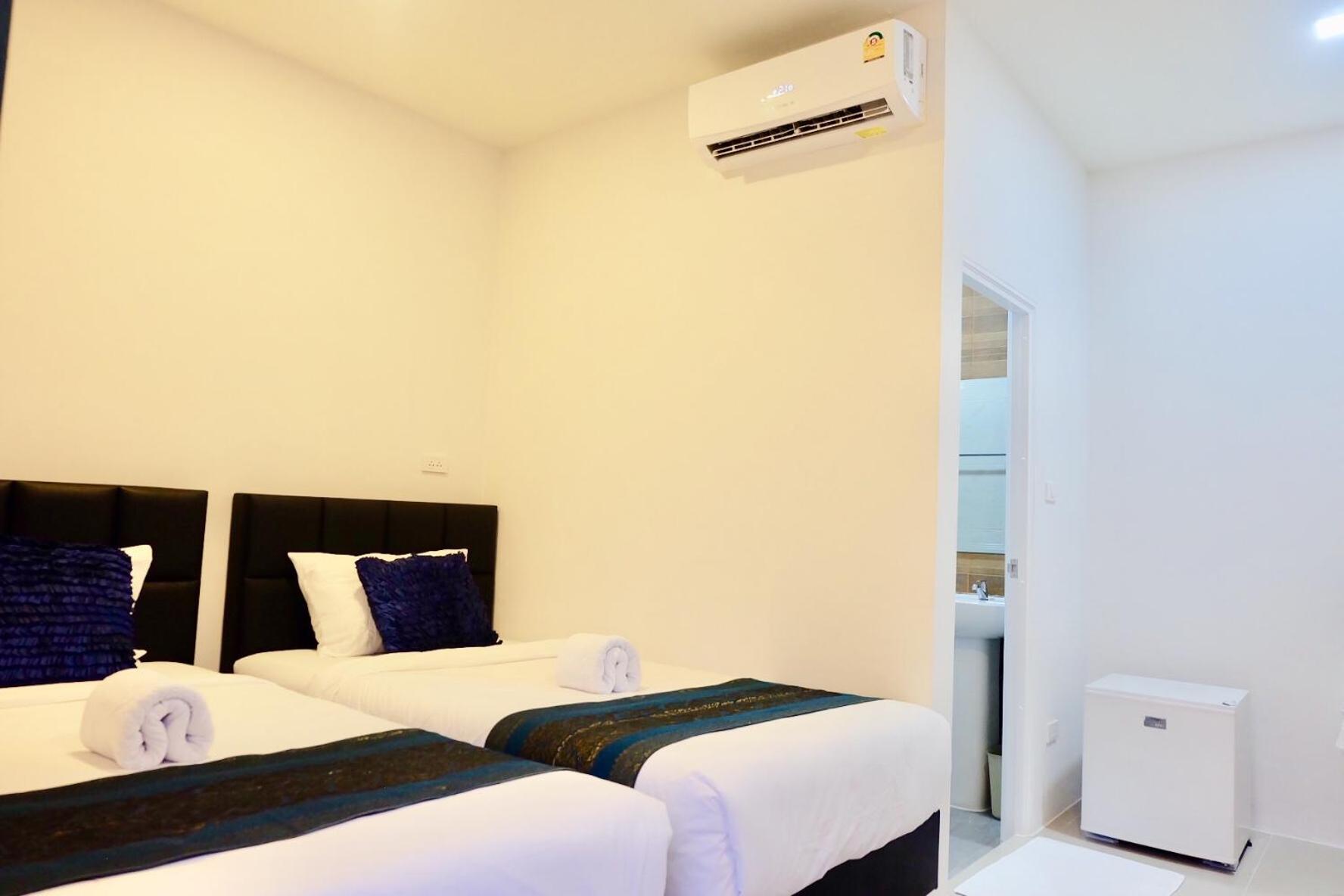 Small Twin Room - Photo 1