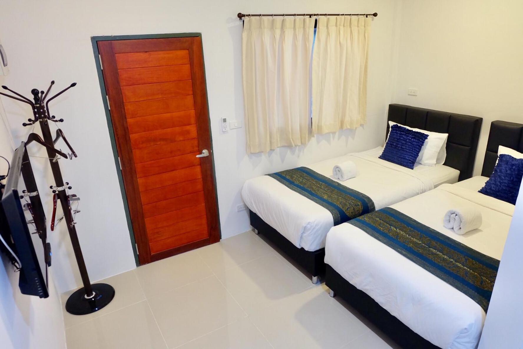 Small Twin Room - Photo 3