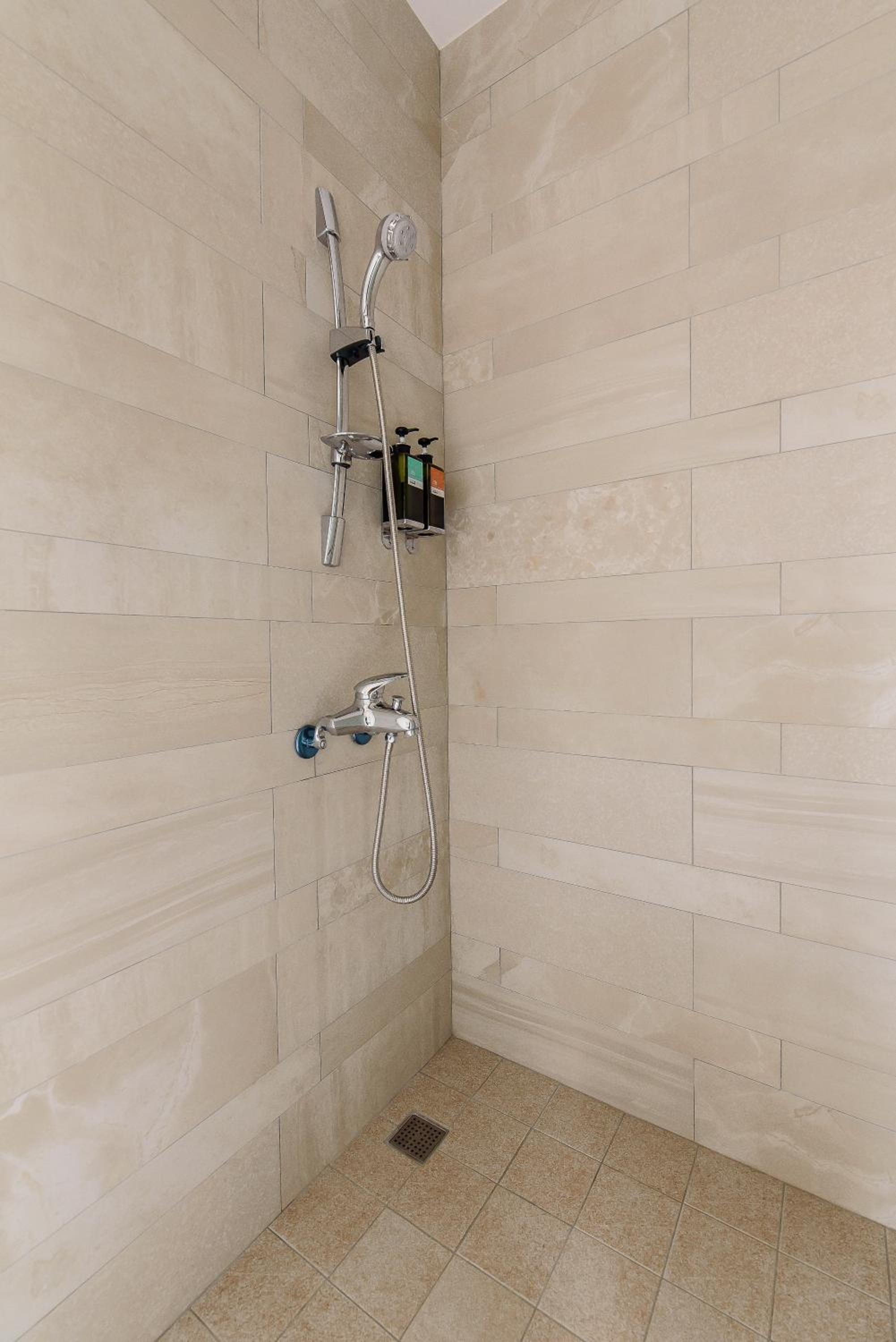 Standard Double or Twin Room - Photo 7