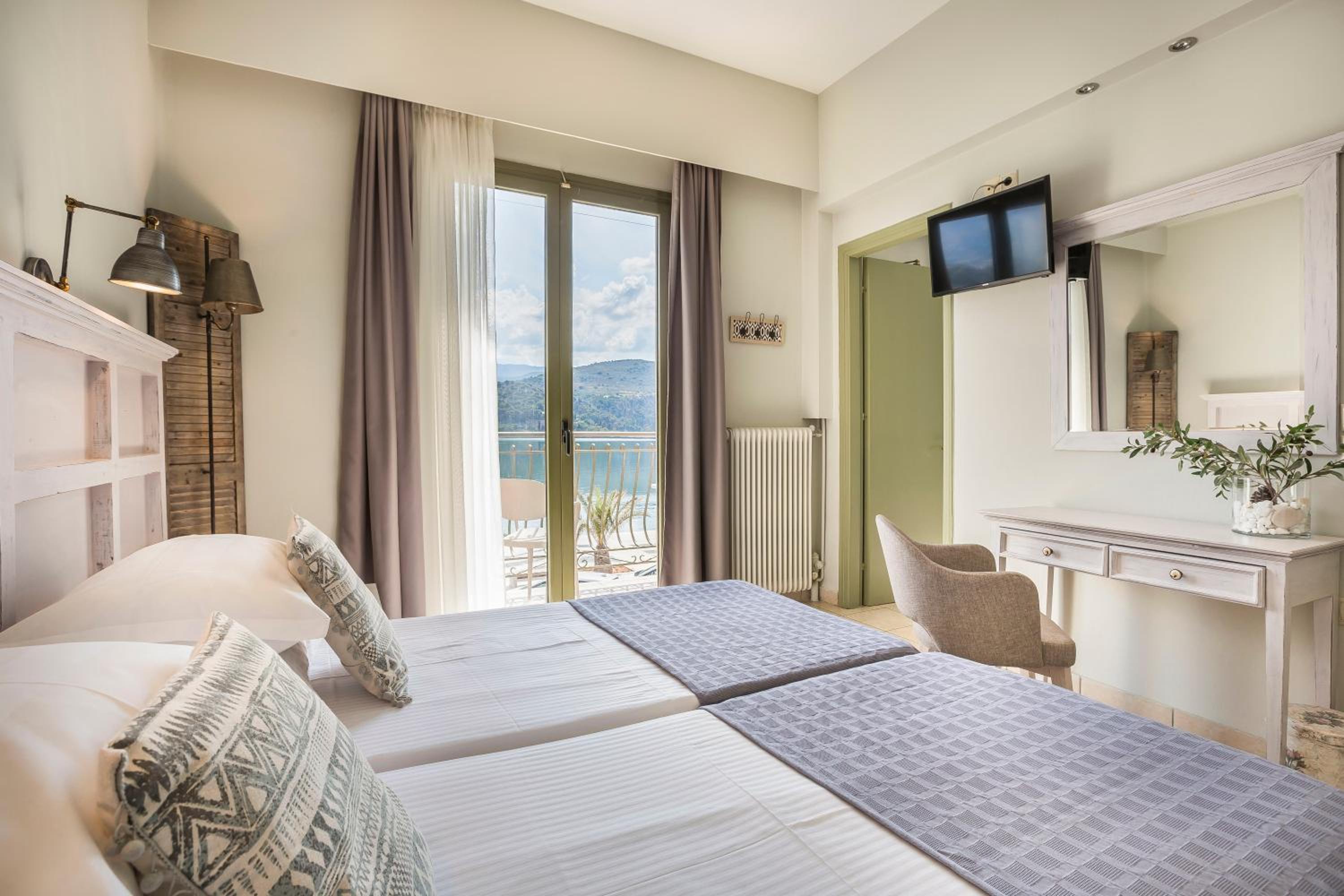 Triple Room with Balcony and Sea View