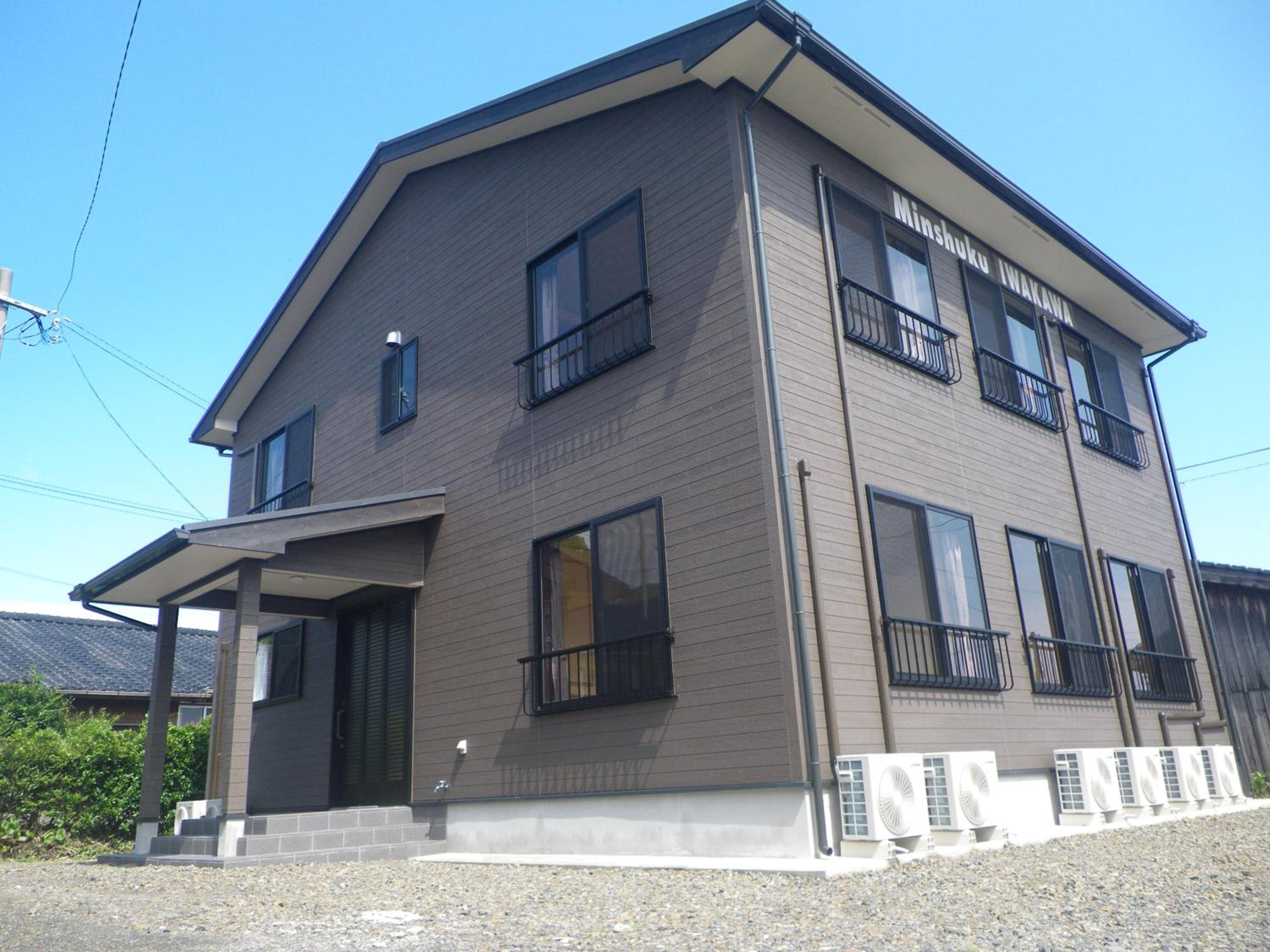 Japanese-Style Room with Shared Shower and Toilet - New Building photo 3